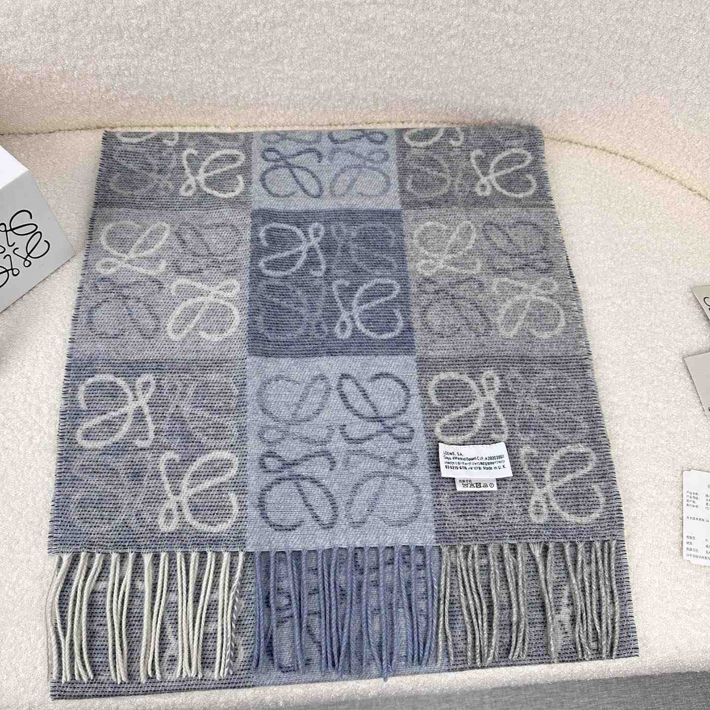Loewe Scarf In Wool And Cashmere - 