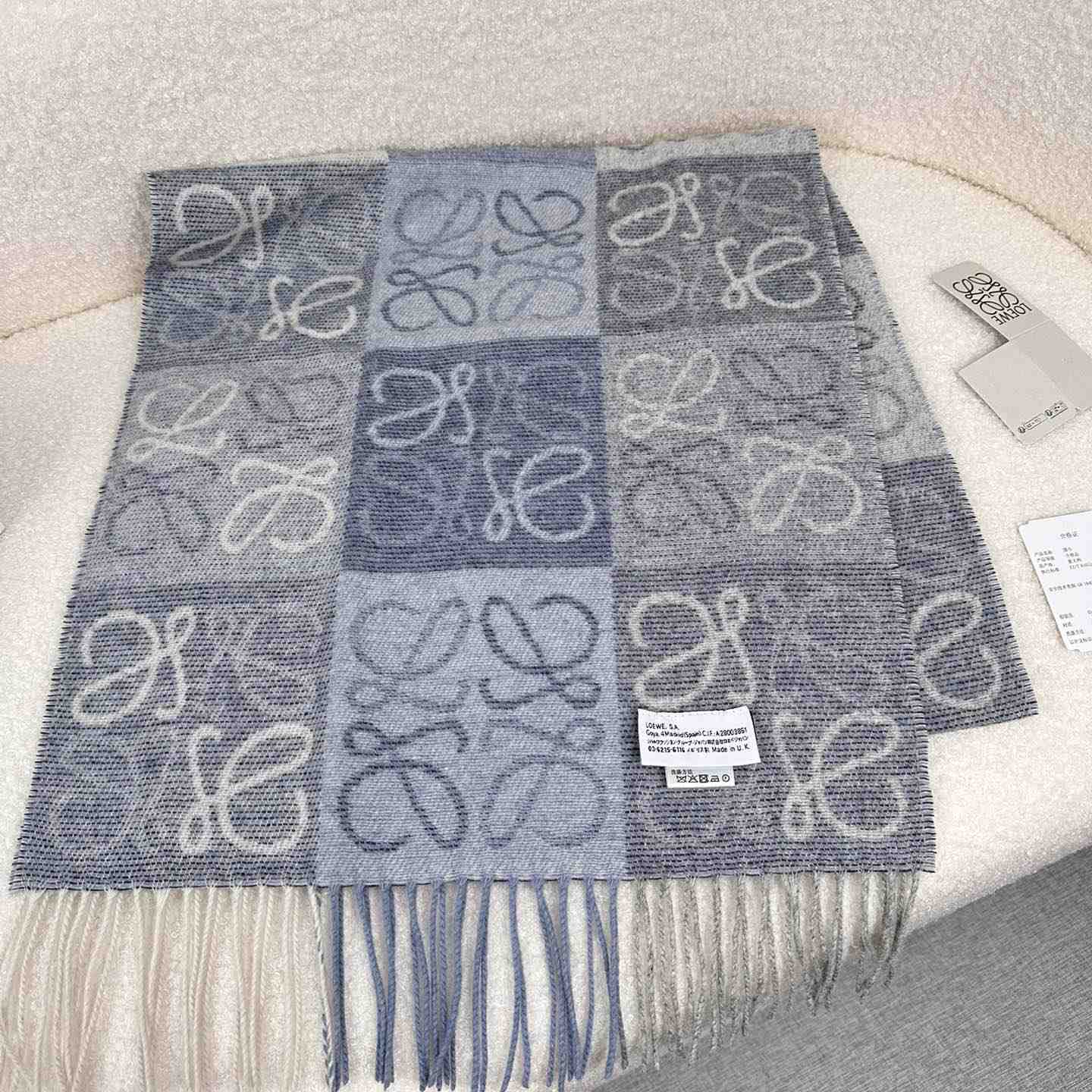 Loewe Scarf In Wool And Cashmere - 