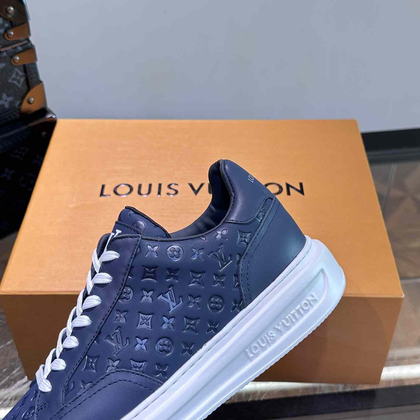 Louis Vuitton Sneaker - 