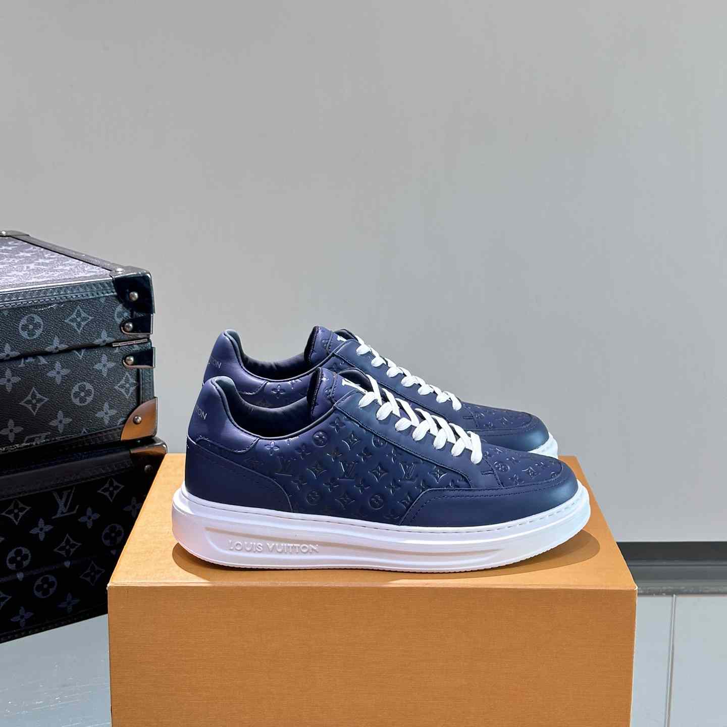 Louis Vuitton Sneaker - 