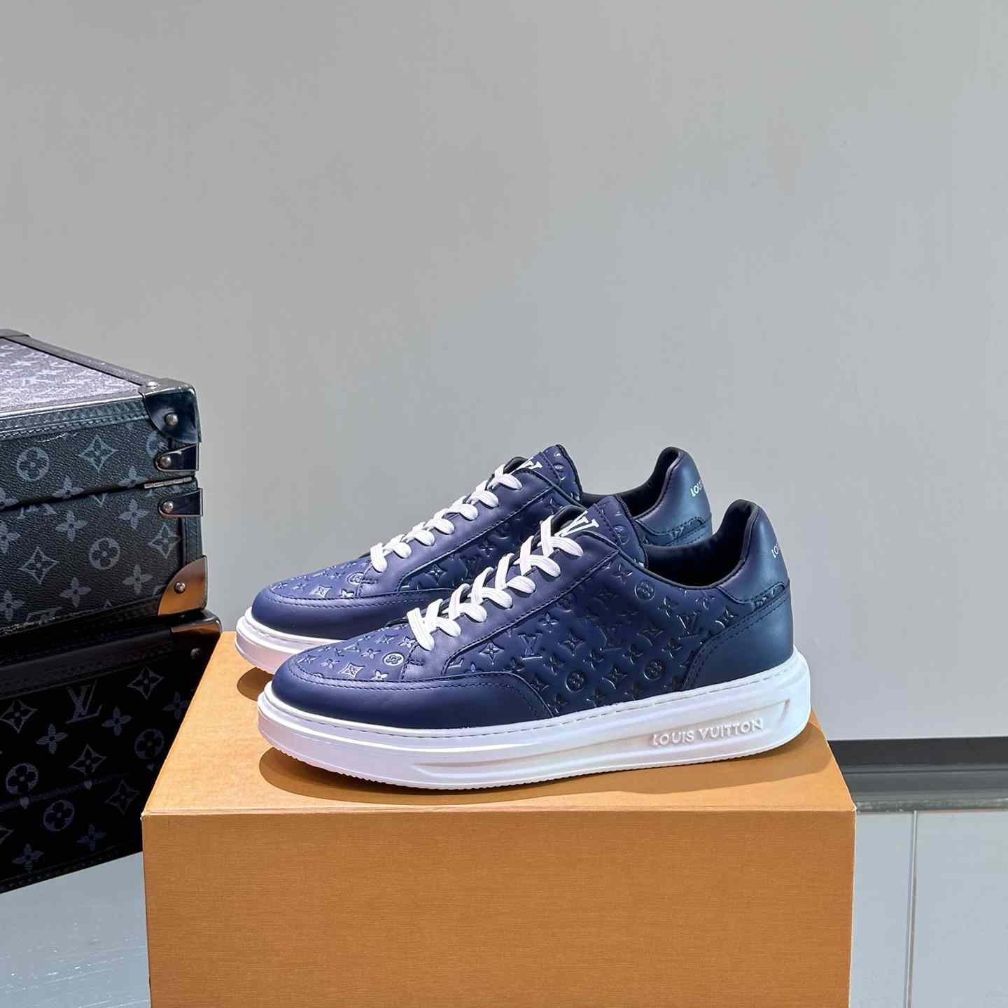 Louis Vuitton Sneaker - 