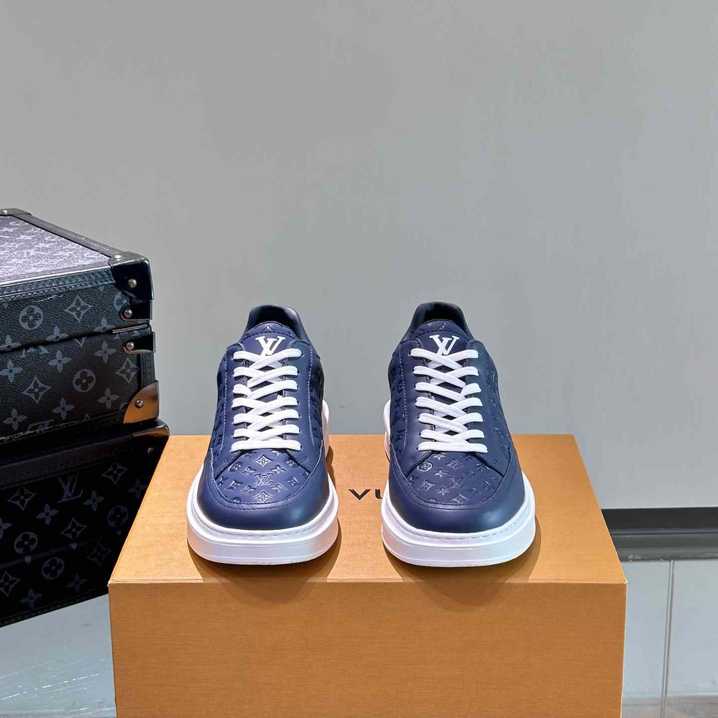 Louis Vuitton Sneaker - 