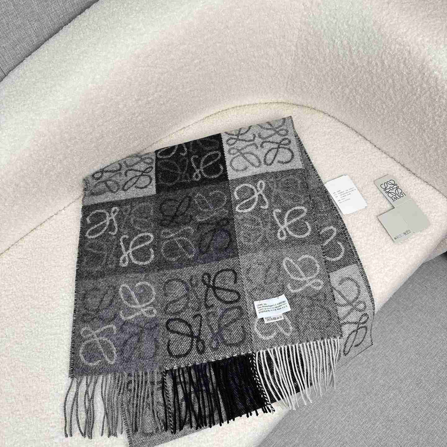 Loewe Scarf In Wool And Cashmere - PerfectKickZ
