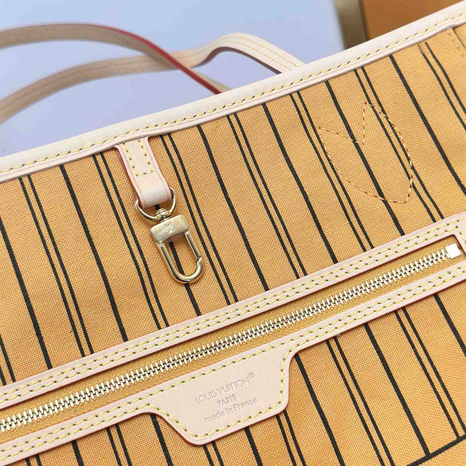 Louis Vuitton Neverfull Bandoulière Inside Out MM   M12096 - PerfectKickZ