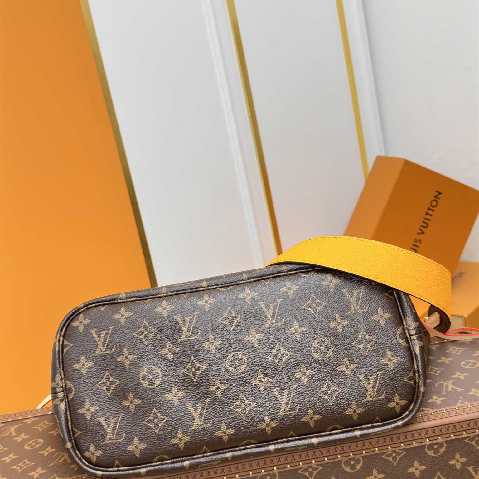 Louis Vuitton Neverfull Bandoulière Inside Out MM   M12096 - PerfectKickZ