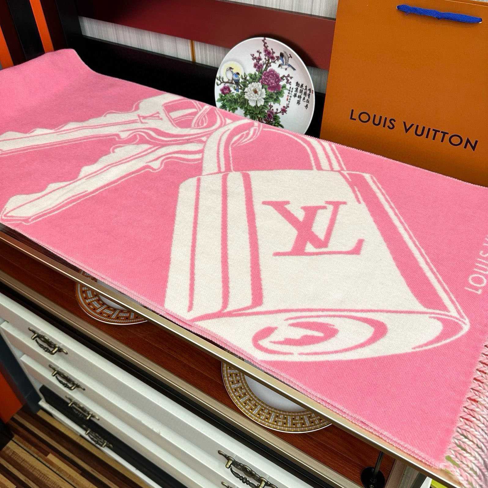 Louis Vuitton Lock And Keys Scarf  M92856 - PerfectKickZ