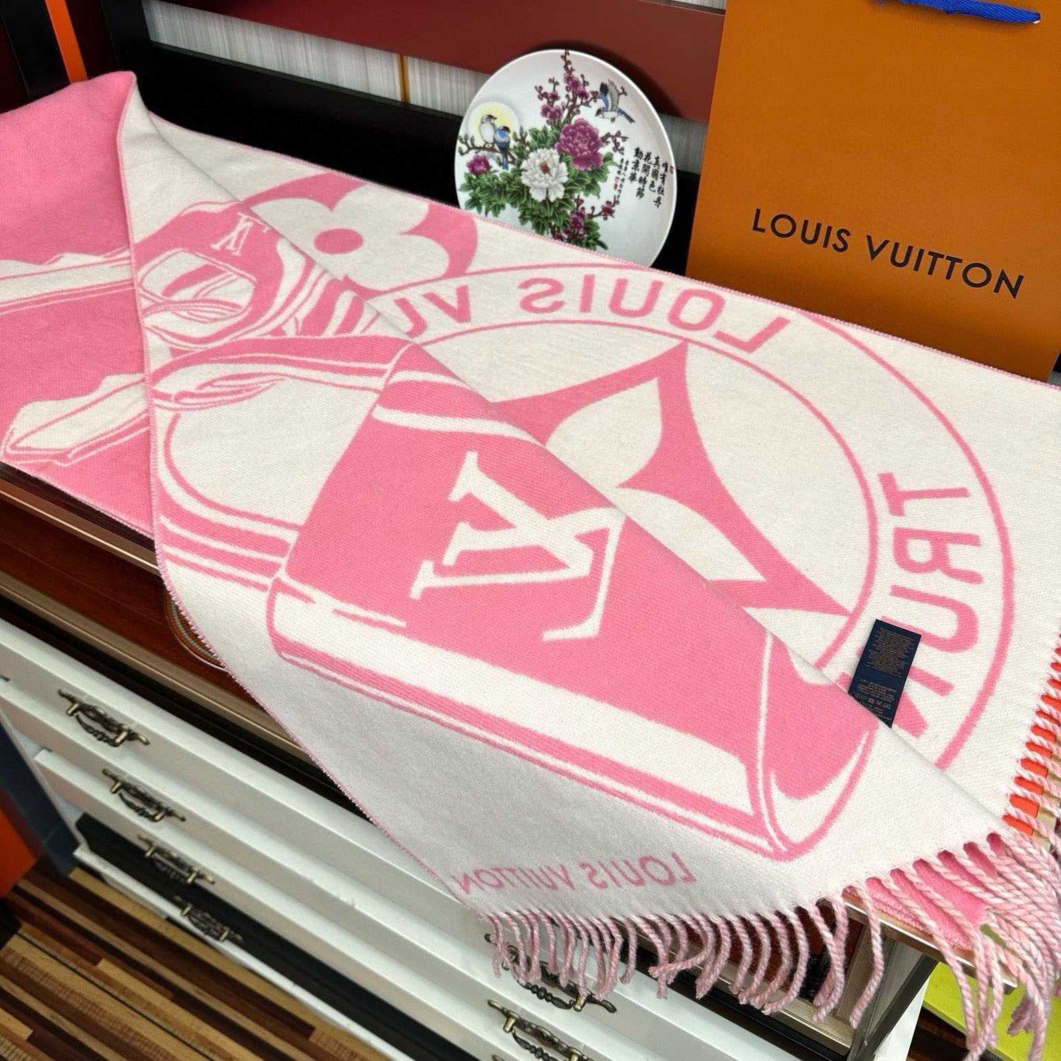 Louis Vuitton Lock And Keys Scarf  M92856 - PerfectKickZ