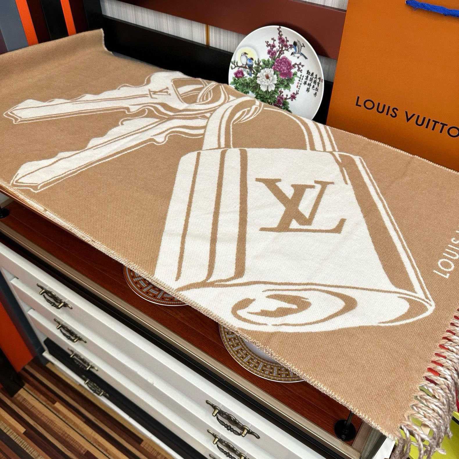Louis Vuitton Lock And Keys Scarf  M90815 - PerfectKickZ