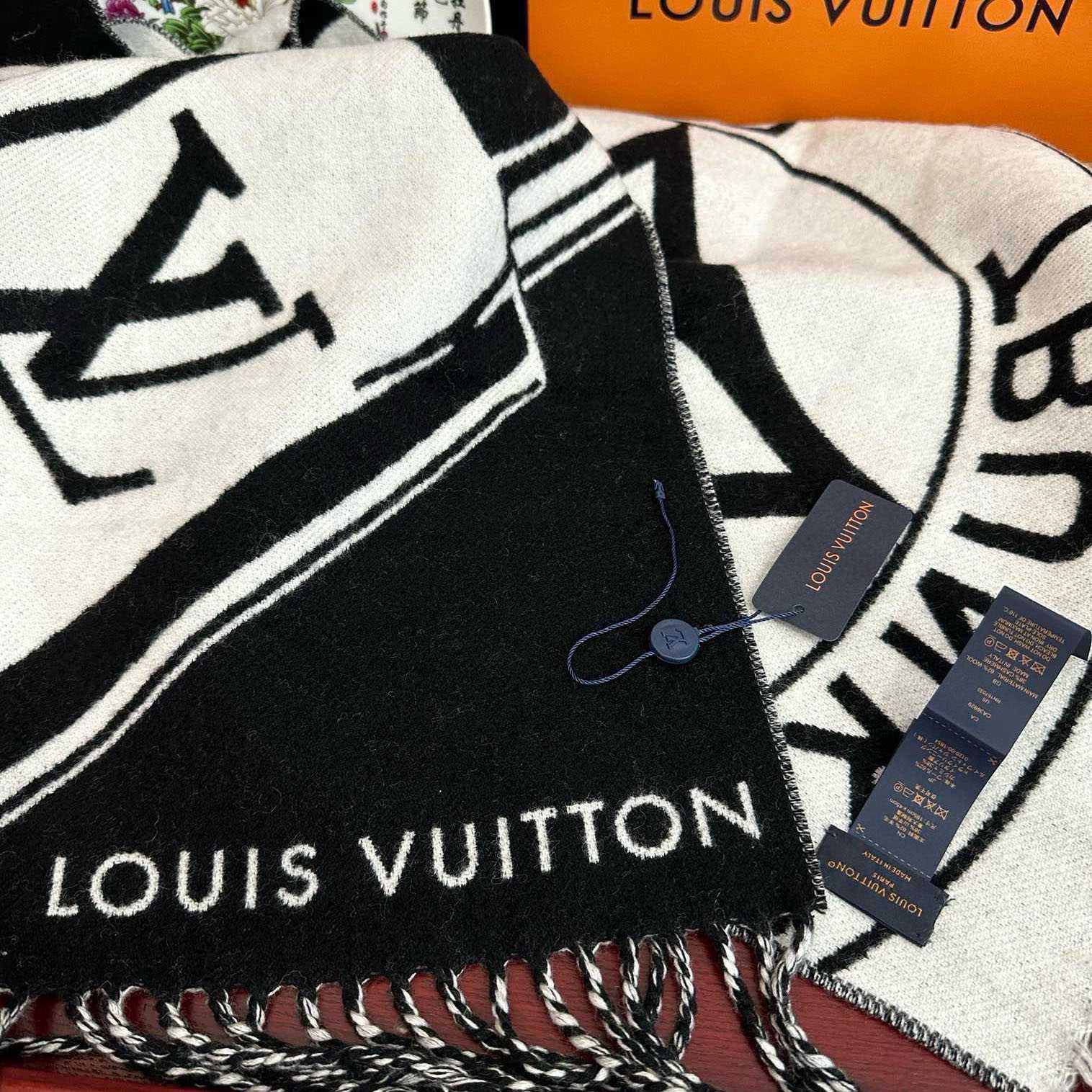 Louis Vuitton Lock And Keys Scarf  M92855 - PerfectKickZ