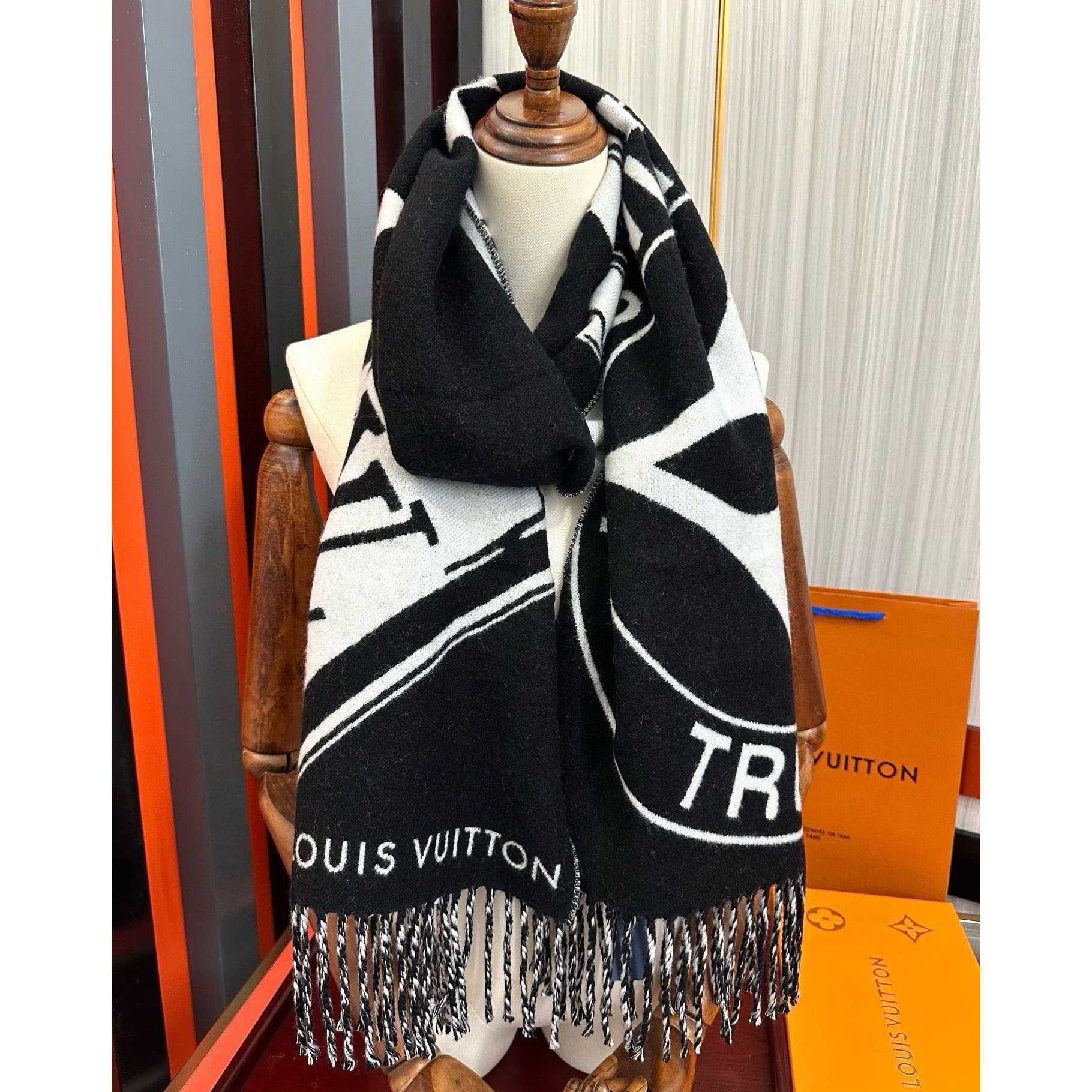Louis Vuitton Lock And Keys Scarf  M92855 - PerfectKickZ