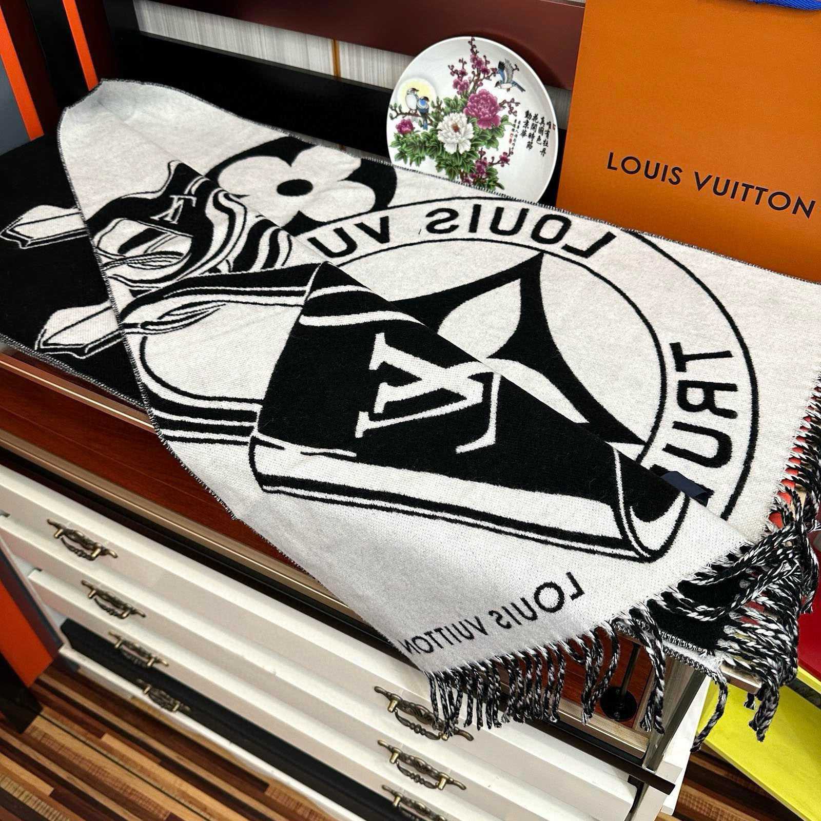 Louis Vuitton Lock And Keys Scarf  M92855 - PerfectKickZ