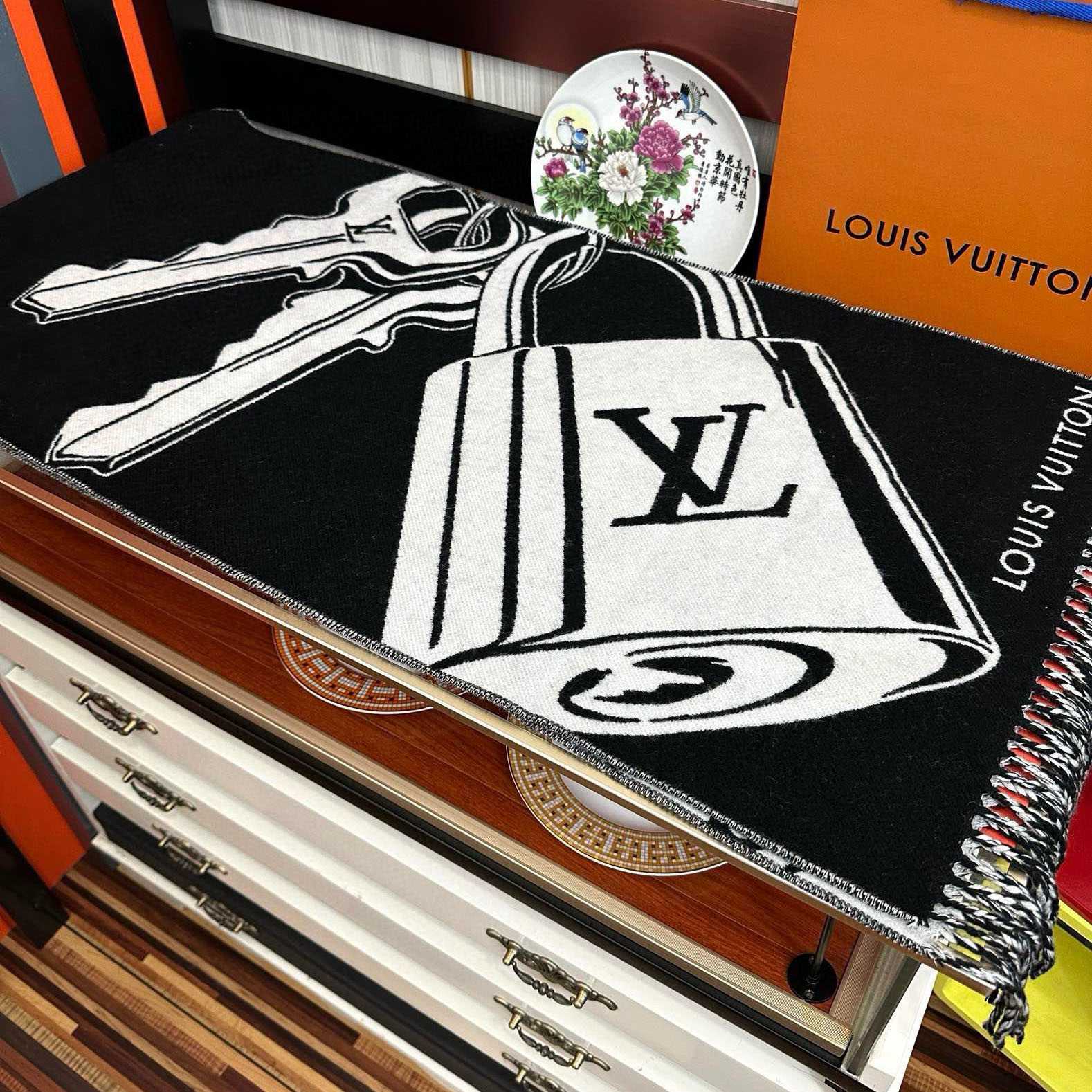 Louis Vuitton Lock And Keys Scarf  M92855 - PerfectKickZ