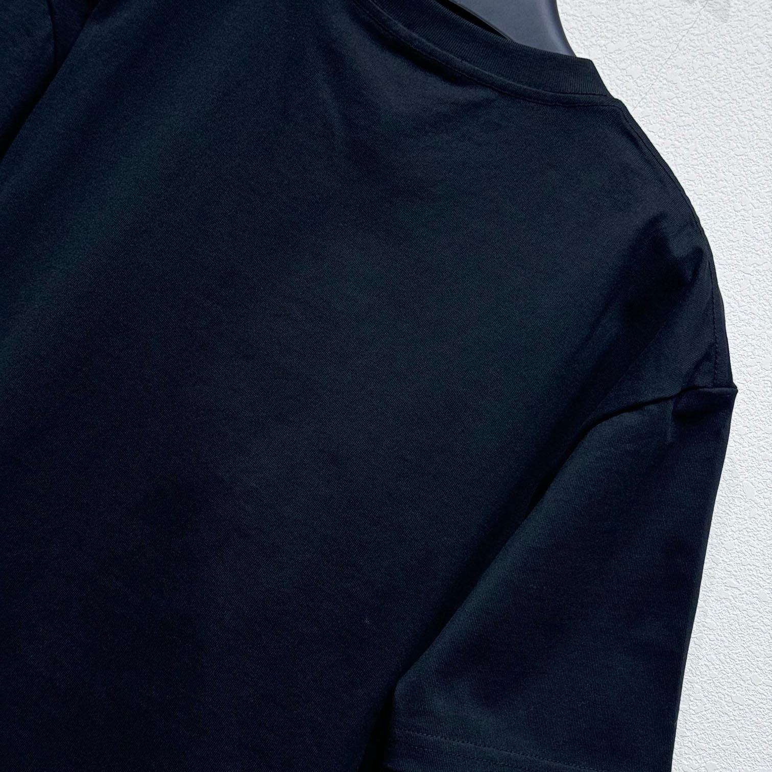 Fendi Short-Sleeved Crew Neck T-Shirt  - 