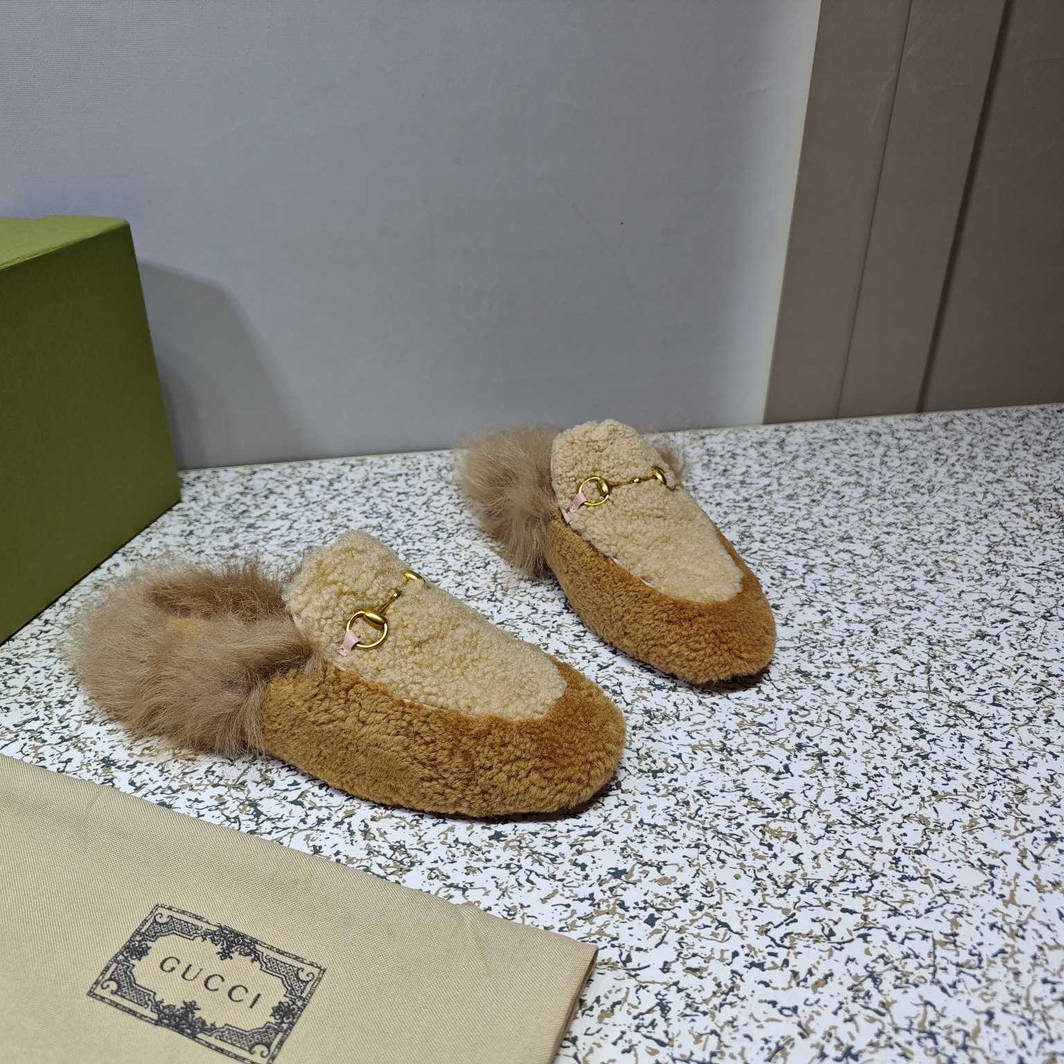 Gucci Shearling Slip - PerfectKickZ