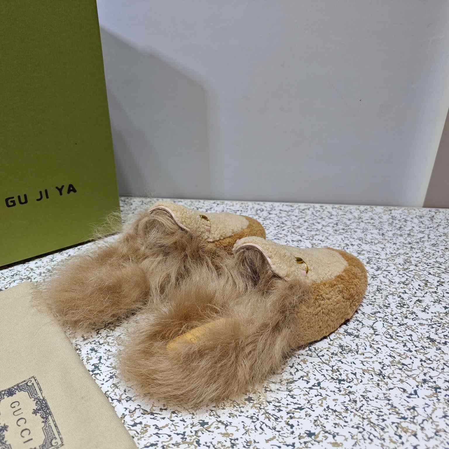 Gucci Shearling Slip - PerfectKickZ