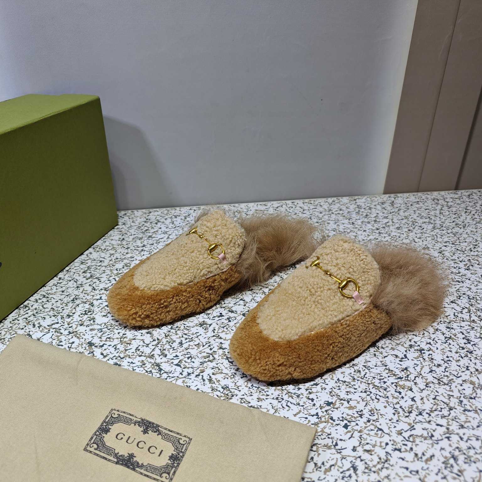 Gucci Shearling Slip - PerfectKickZ