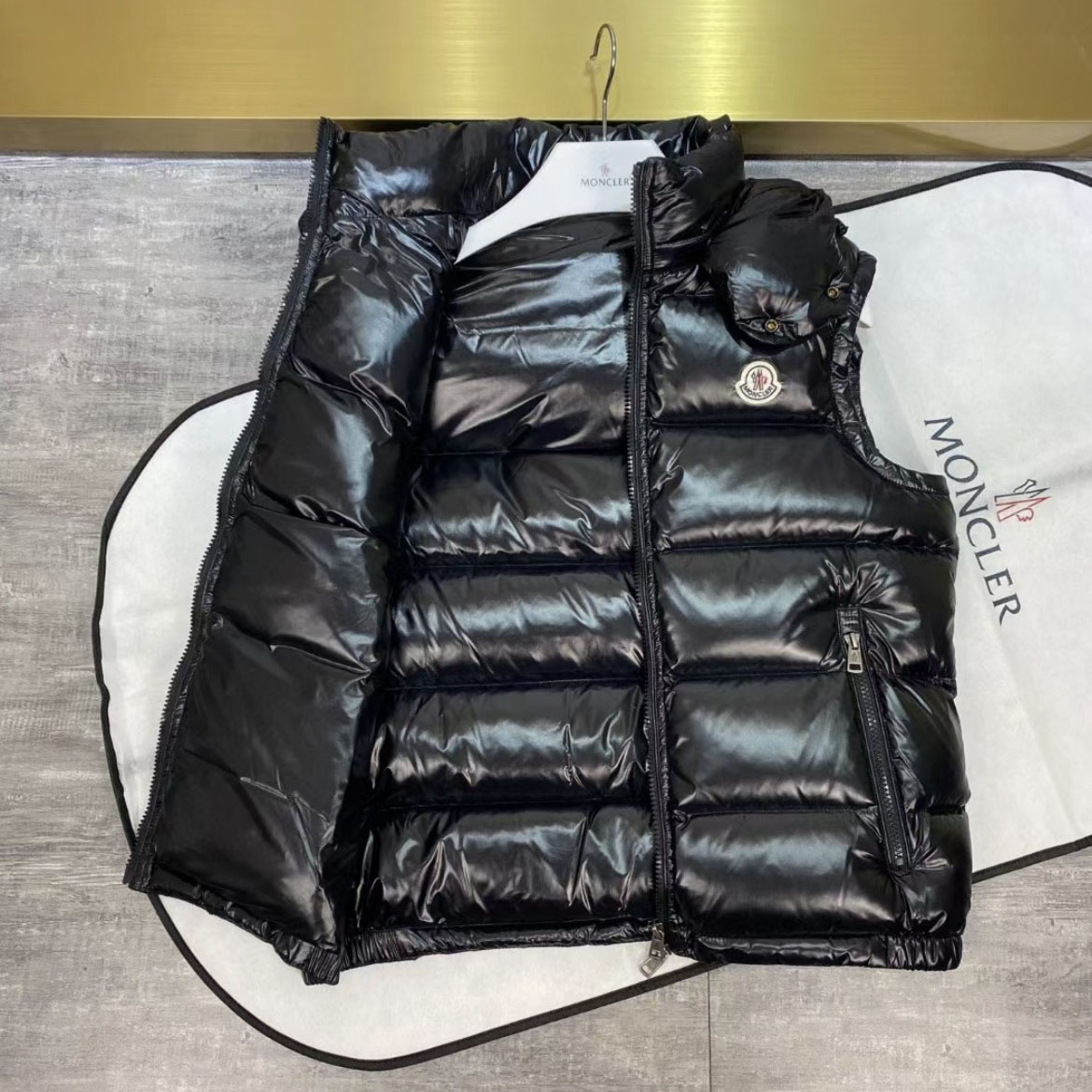 Moncler Bormes Vest - PerfectKickZ
