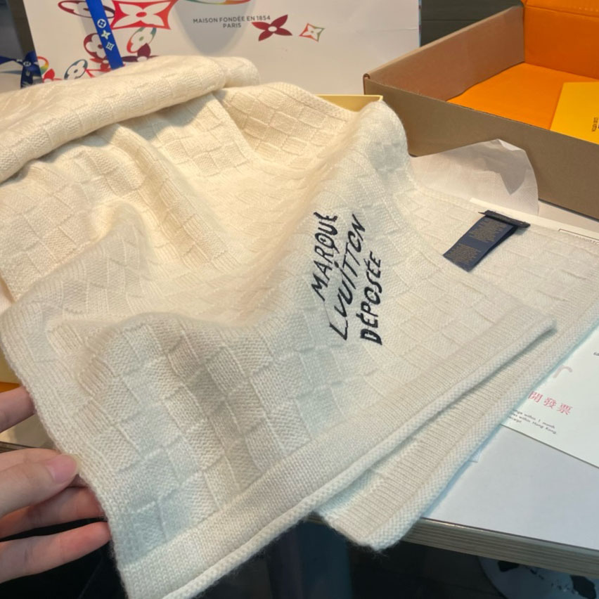 Louis Vuitton Damier Snug Scarf  M92755 - PerfectKickZ