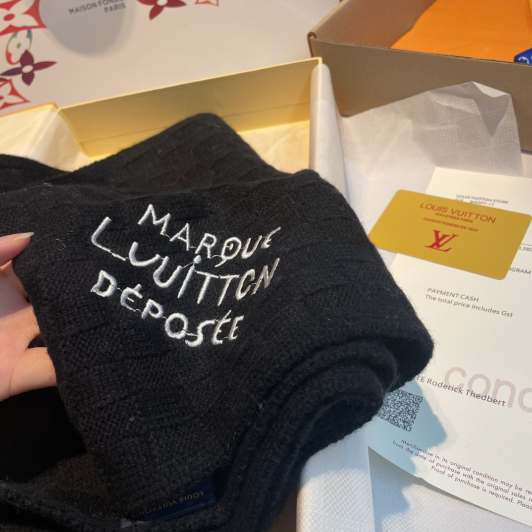 Louis Vuitton Damier Snug Scarf  M90841 - PerfectKickZ