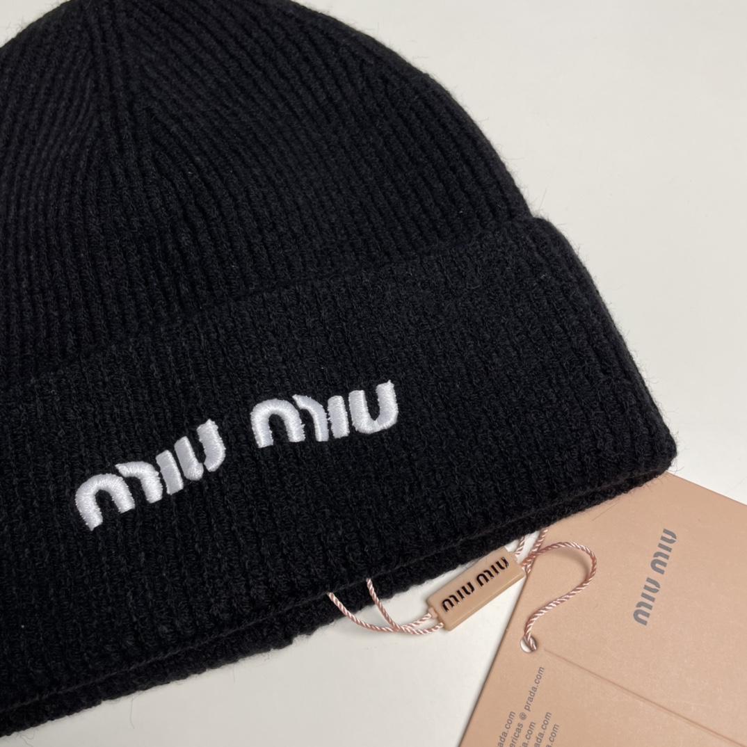 Miu Miu  Beanie  - 