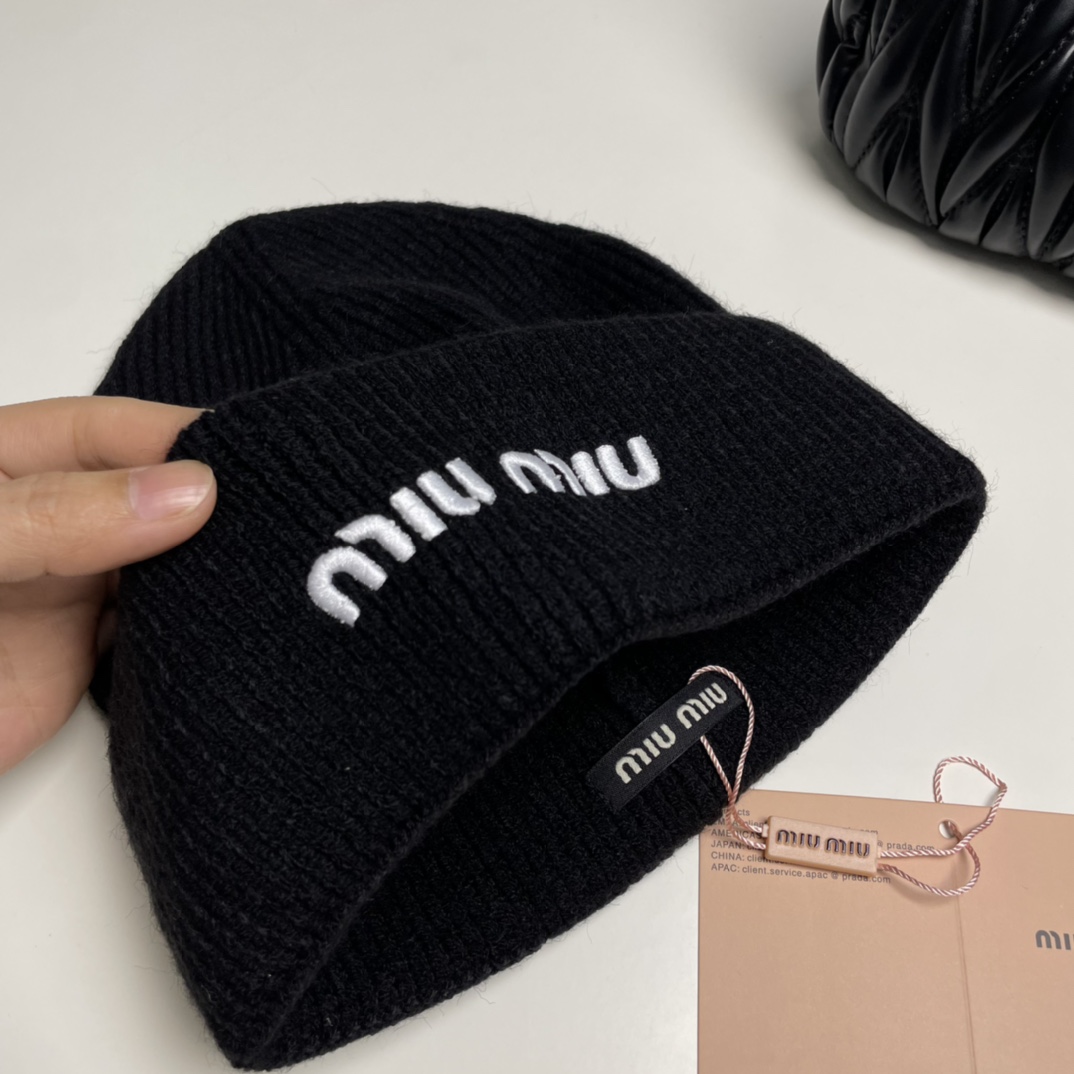Miu Miu  Beanie  - 