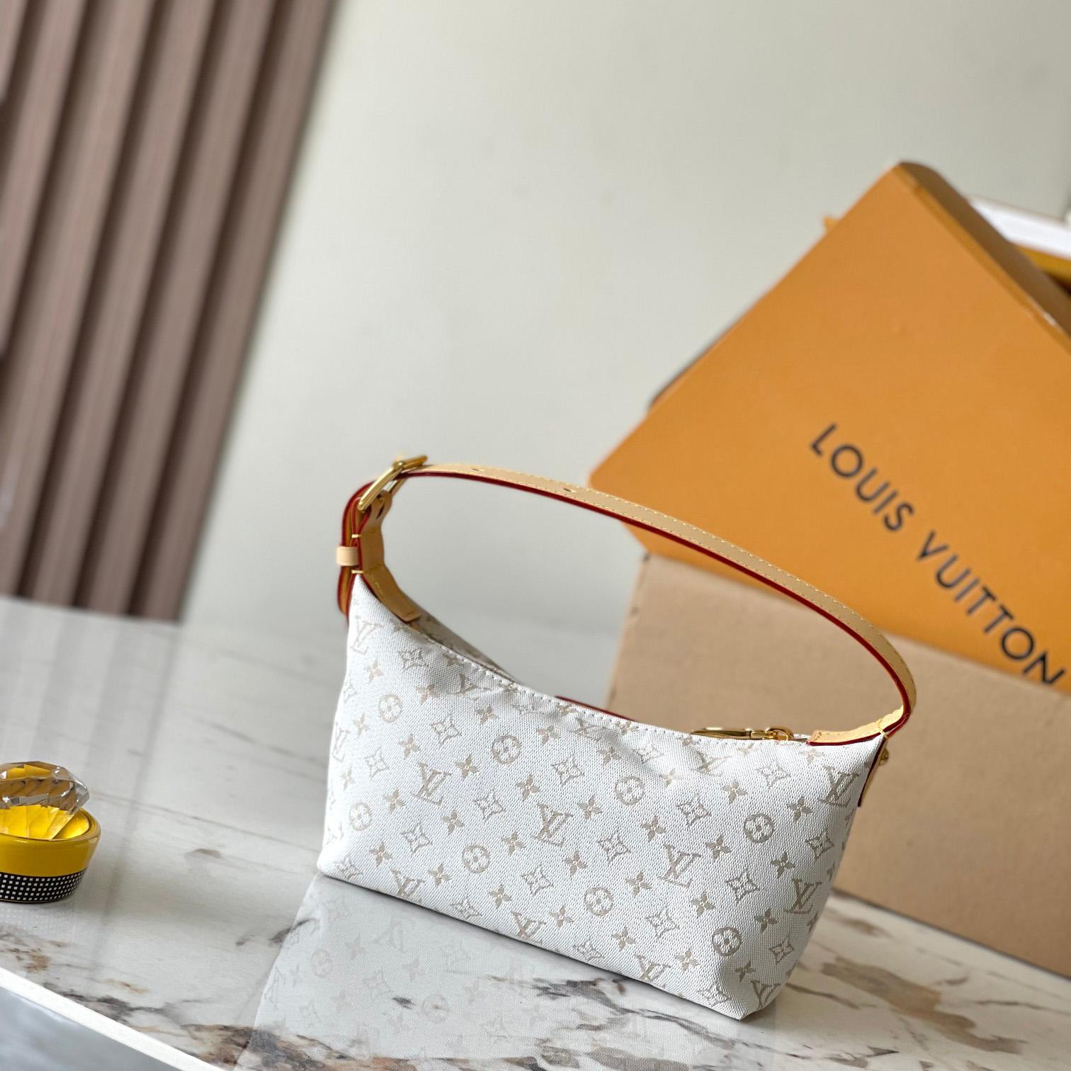 Louis Vuitton Hills Pochette    M12433 - PerfectKickZ
