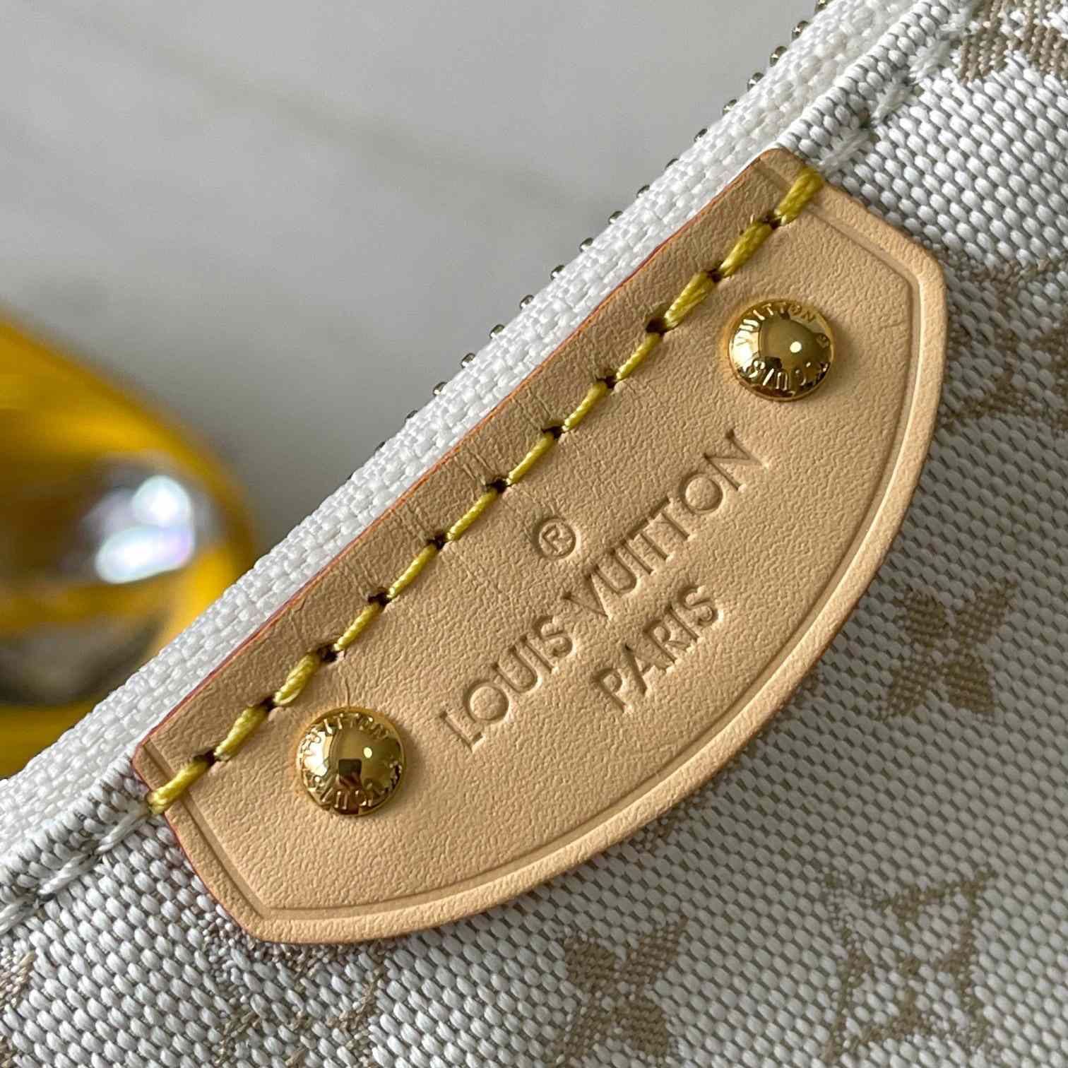 Louis Vuitton Hills Pochette    M12433 - PerfectKickZ