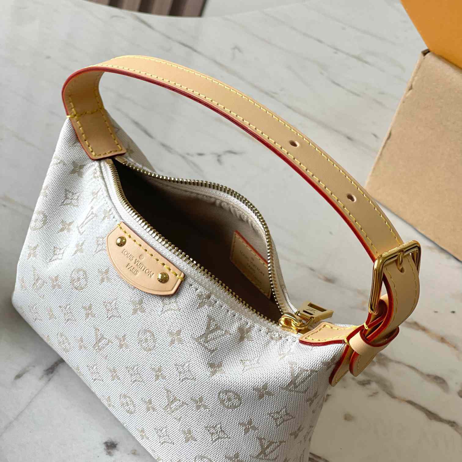 Louis Vuitton Hills Pochette    M12433 - PerfectKickZ