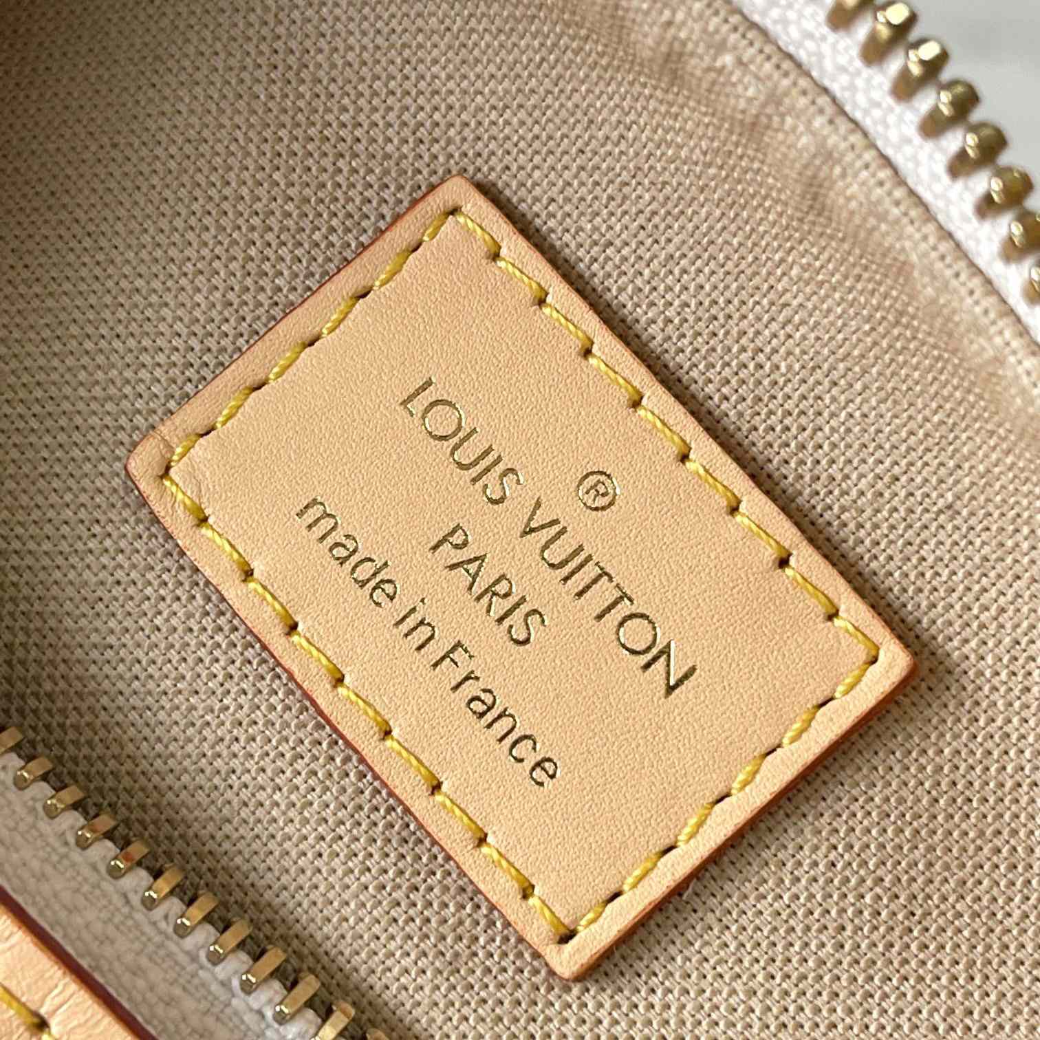 Louis Vuitton Hills Pochette    M12433 - PerfectKickZ