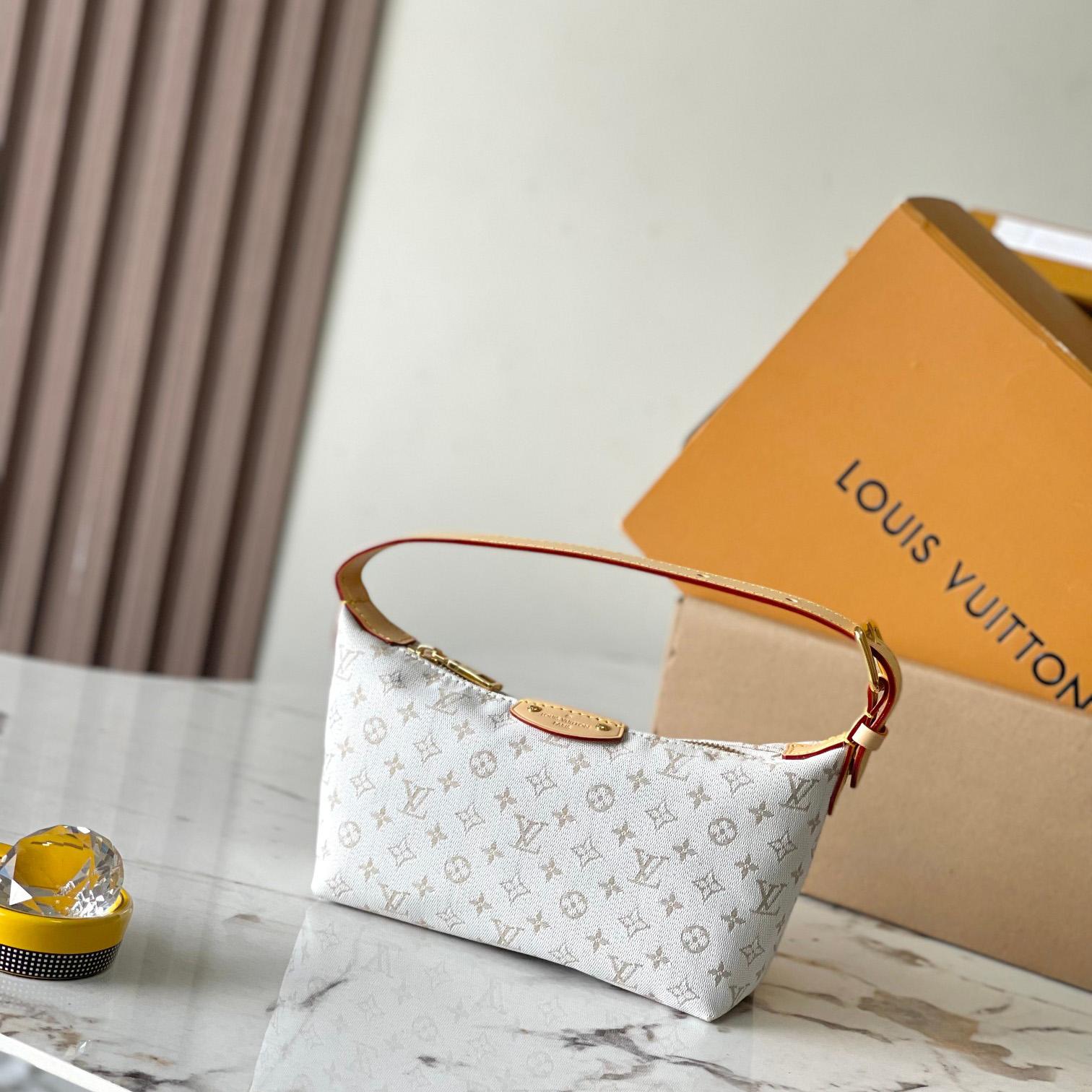 Louis Vuitton Hills Pochette    M12433 - PerfectKickZ