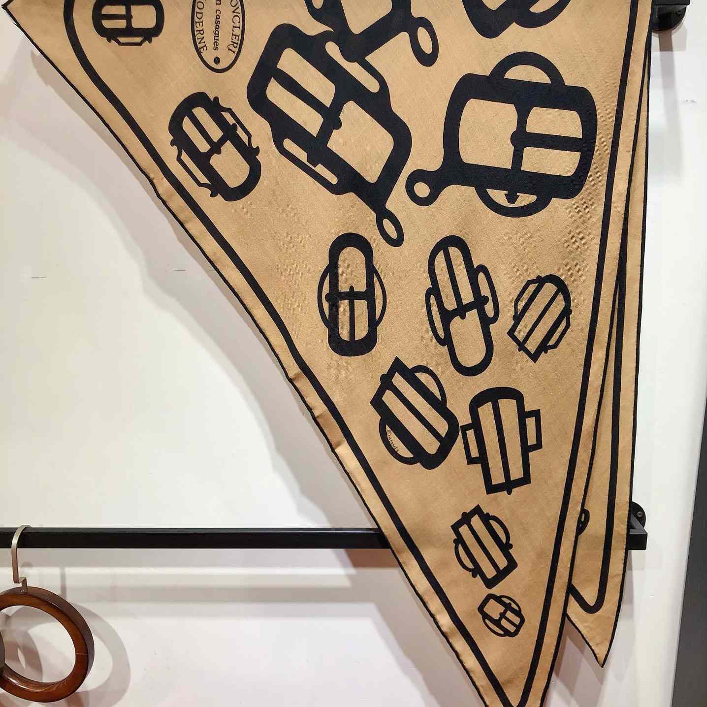 Hermes Bouclerie Moderne En Casaques Giant Triangle - PerfectKickZ