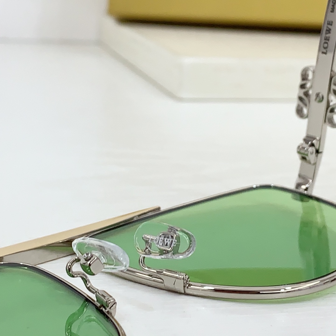 Loewe LW40116U Sunglasses  - PerfectKickZ