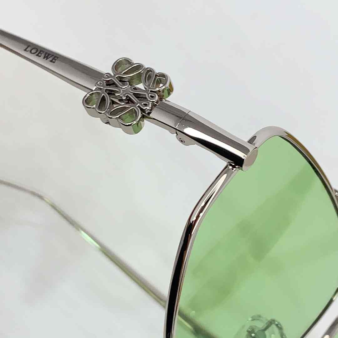Loewe LW40116U Sunglasses  - PerfectKickZ