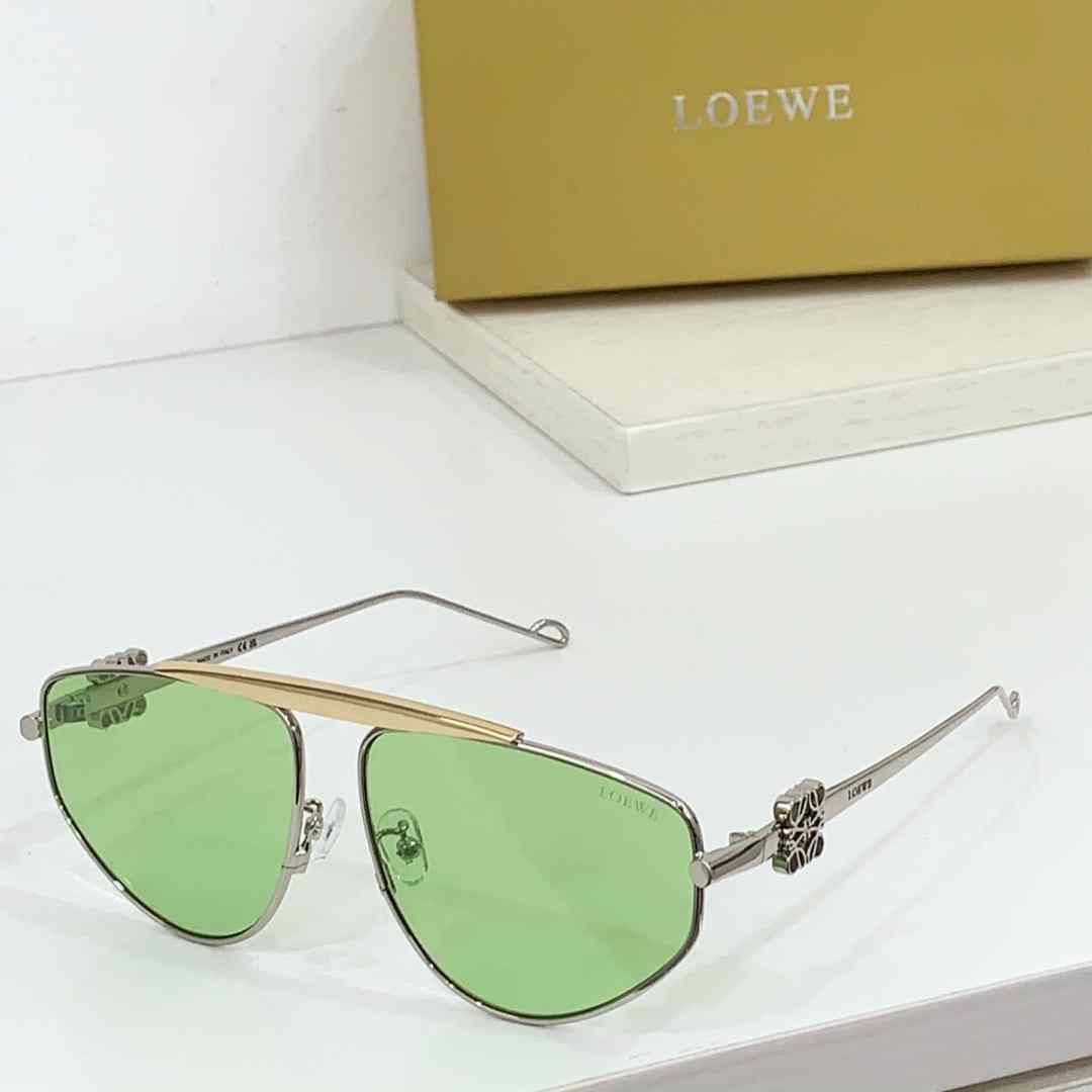 Loewe LW40116U Sunglasses  - PerfectKickZ