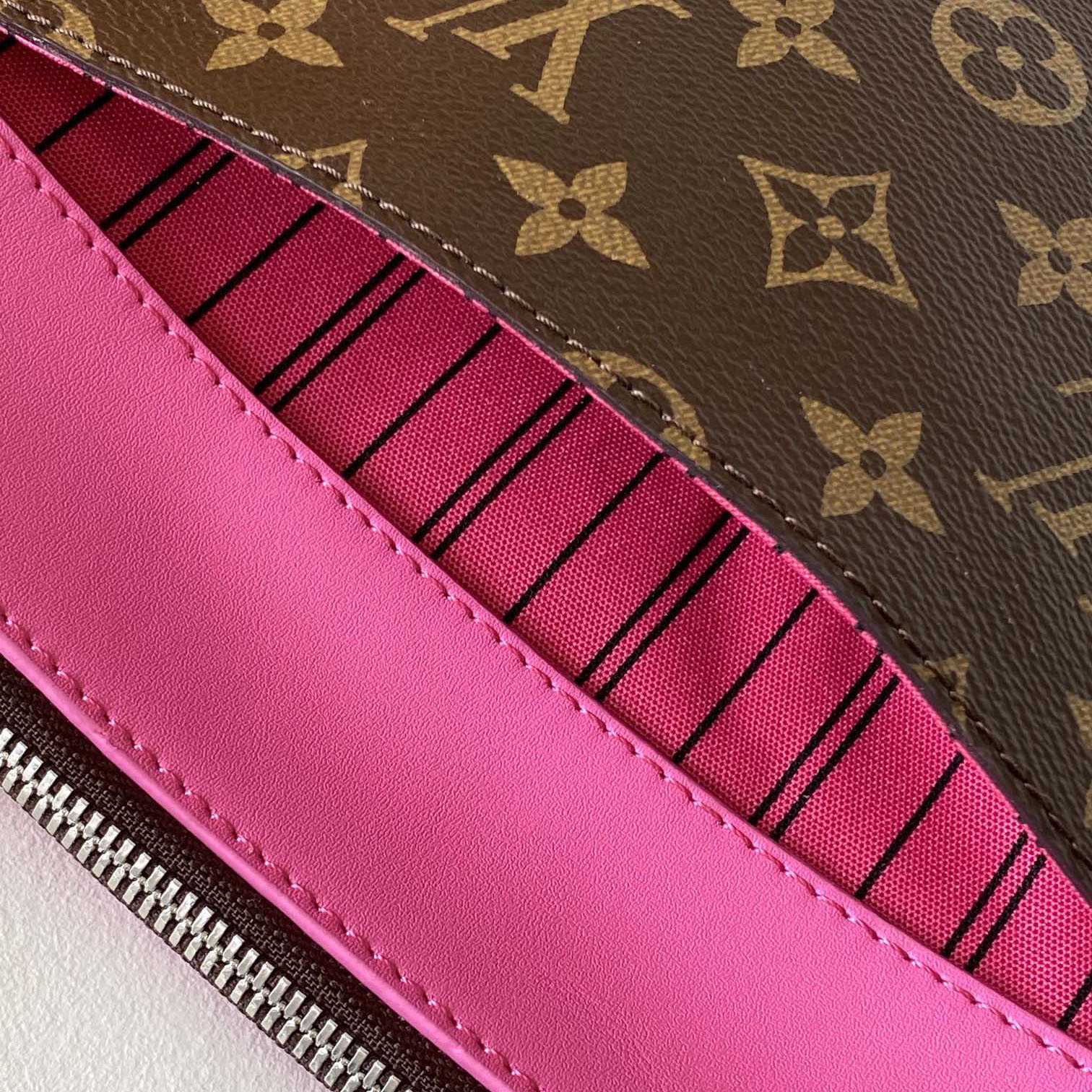Louis Vuitton Pochette Voyage Souple    M13356 - PerfectKickZ