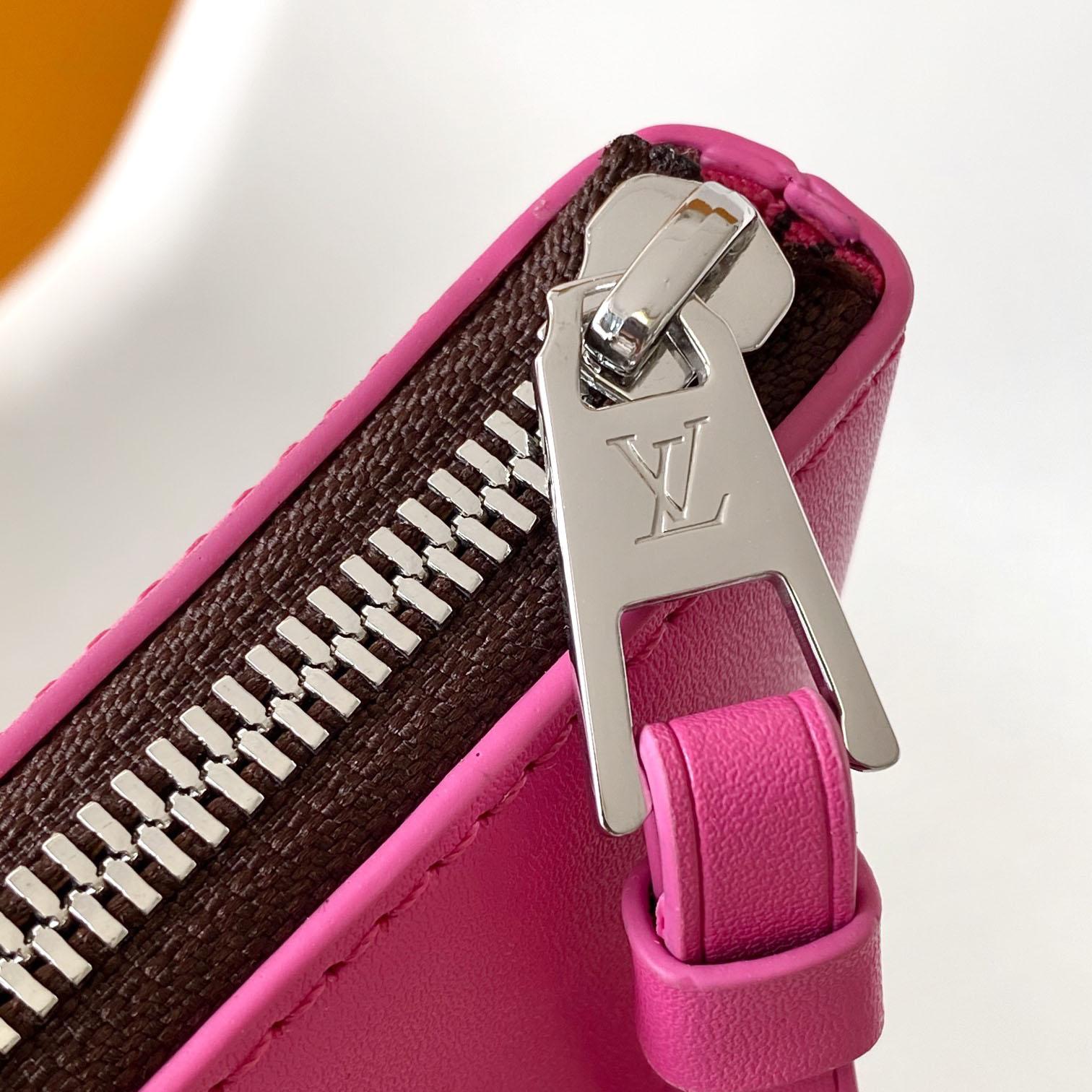 Louis Vuitton Pochette Voyage Souple    M13356 - PerfectKickZ