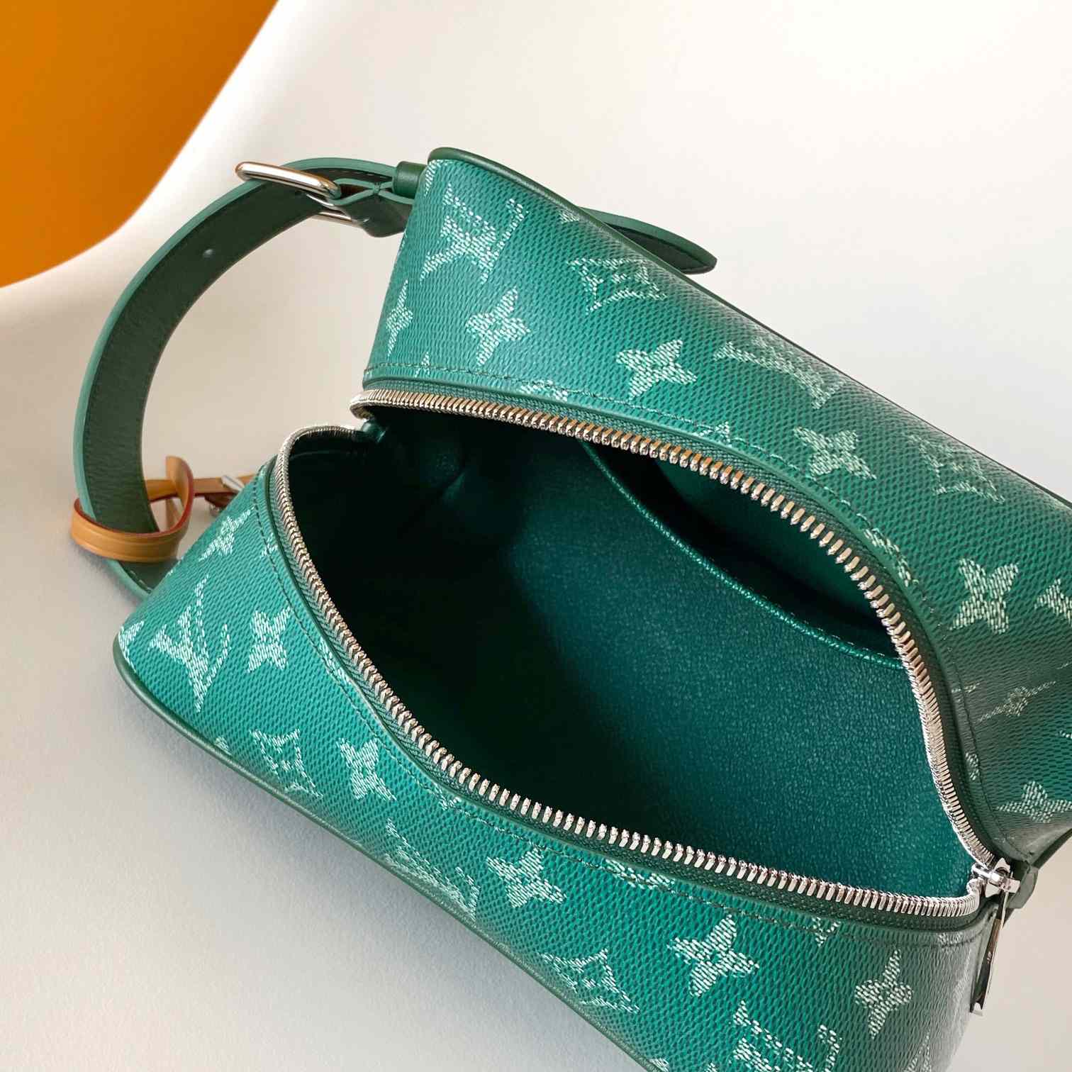 Louis Vuitton Locker Dopp Kit    M12688 - PerfectKickZ
