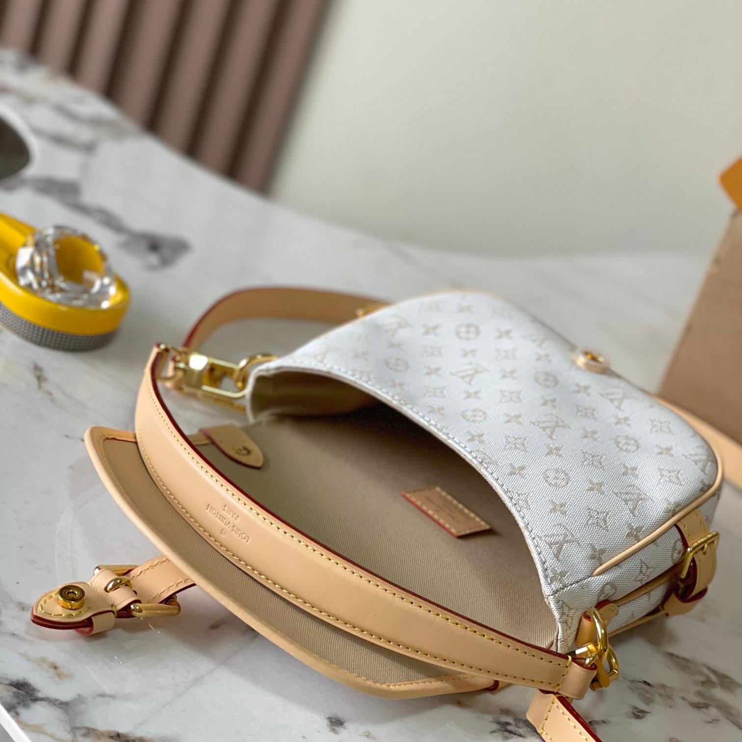 Louis Vuitton Saumur BB     M12327 - PerfectKickZ