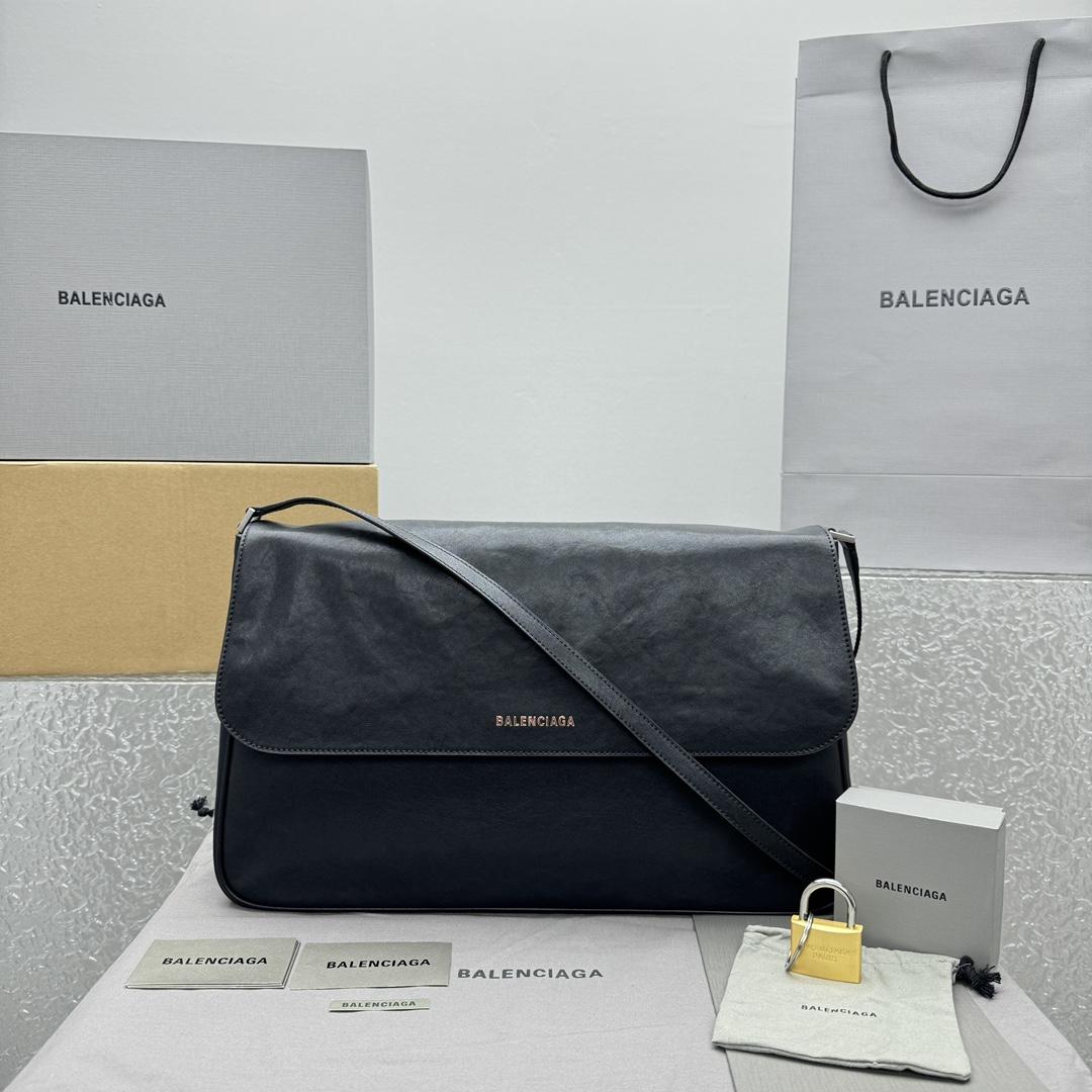 Balenciaga Grungy Medium Messenger Bag In Black - PerfectKickZ