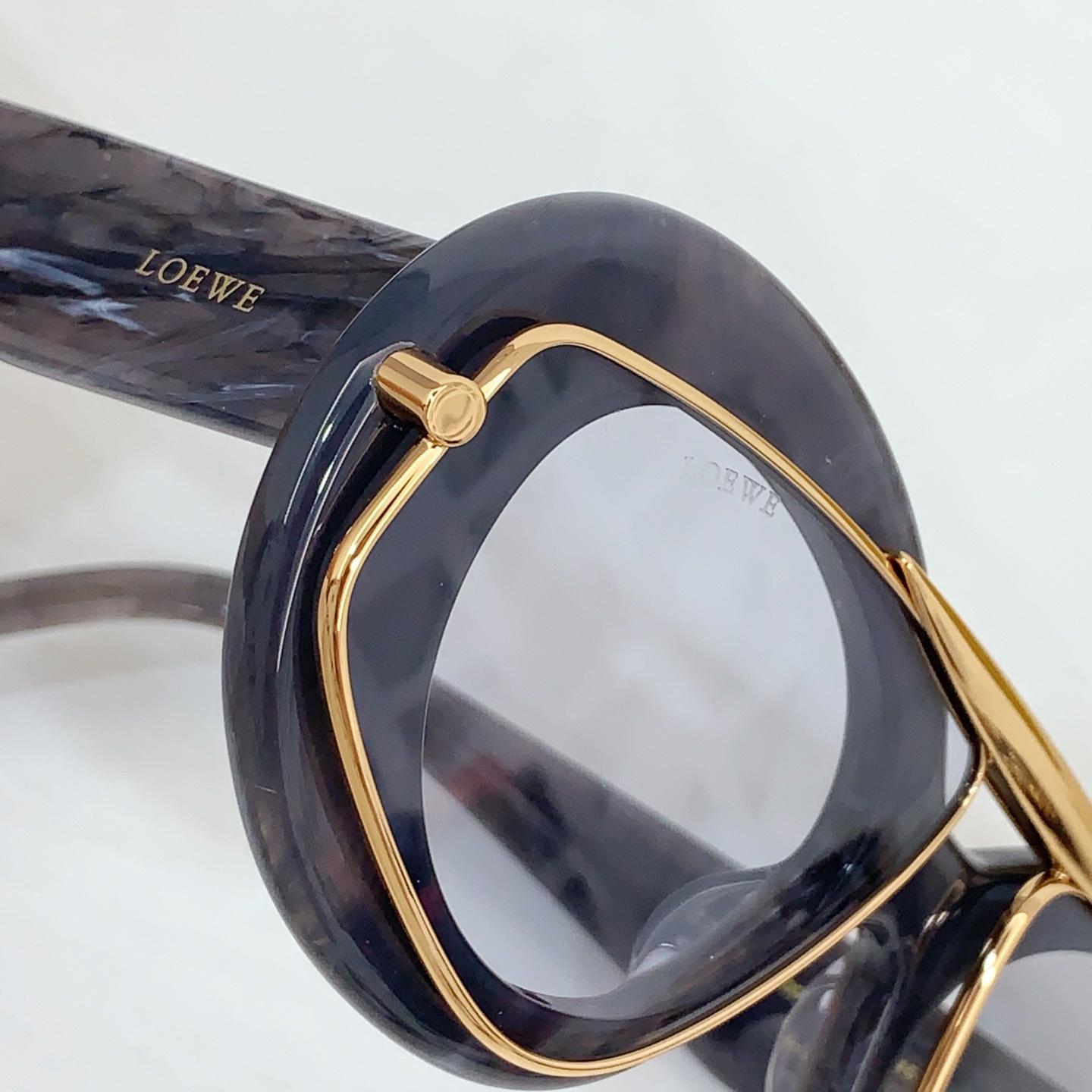 Loewe LW40120I Sunglasses   - PerfectKickZ