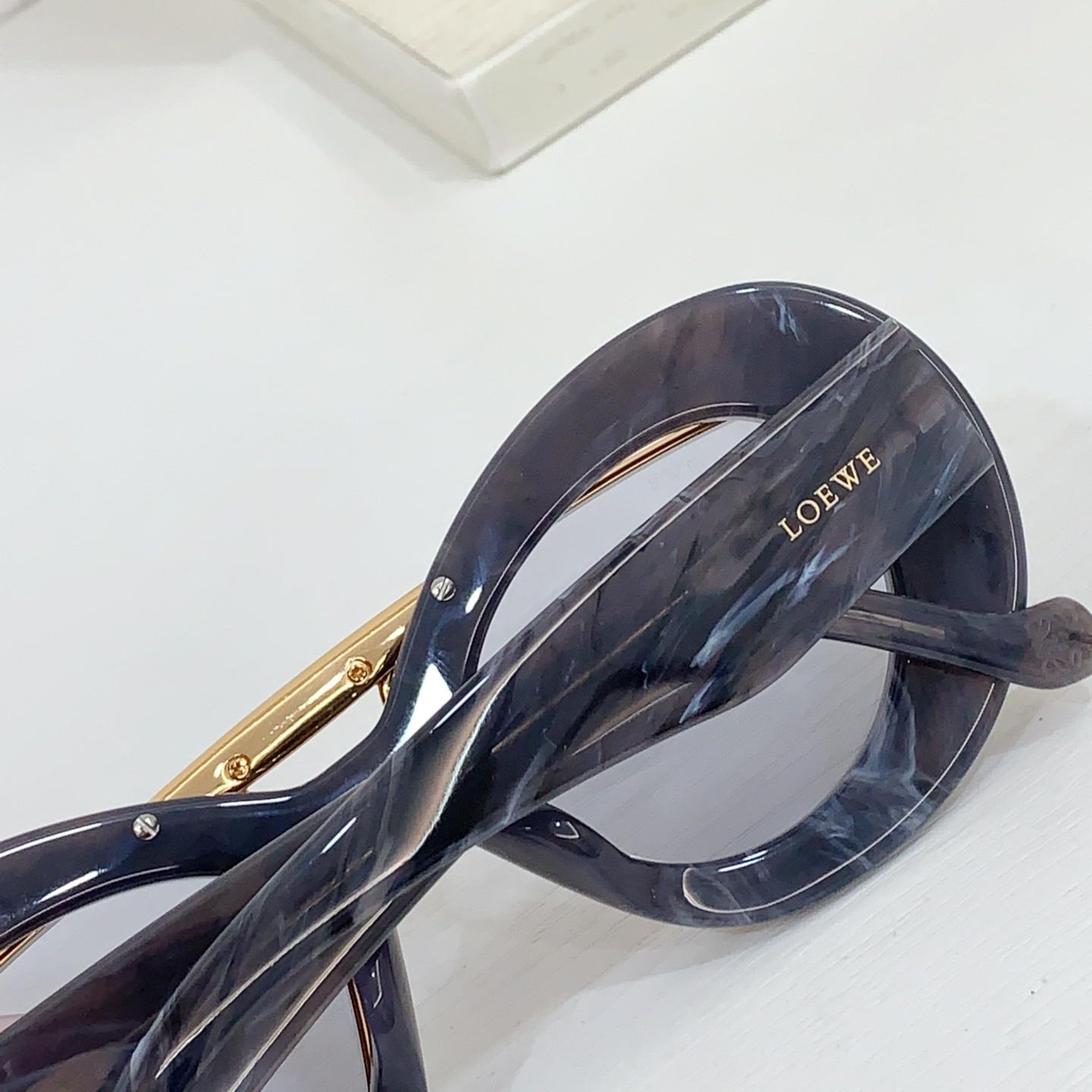 Loewe LW40120I Sunglasses   - PerfectKickZ