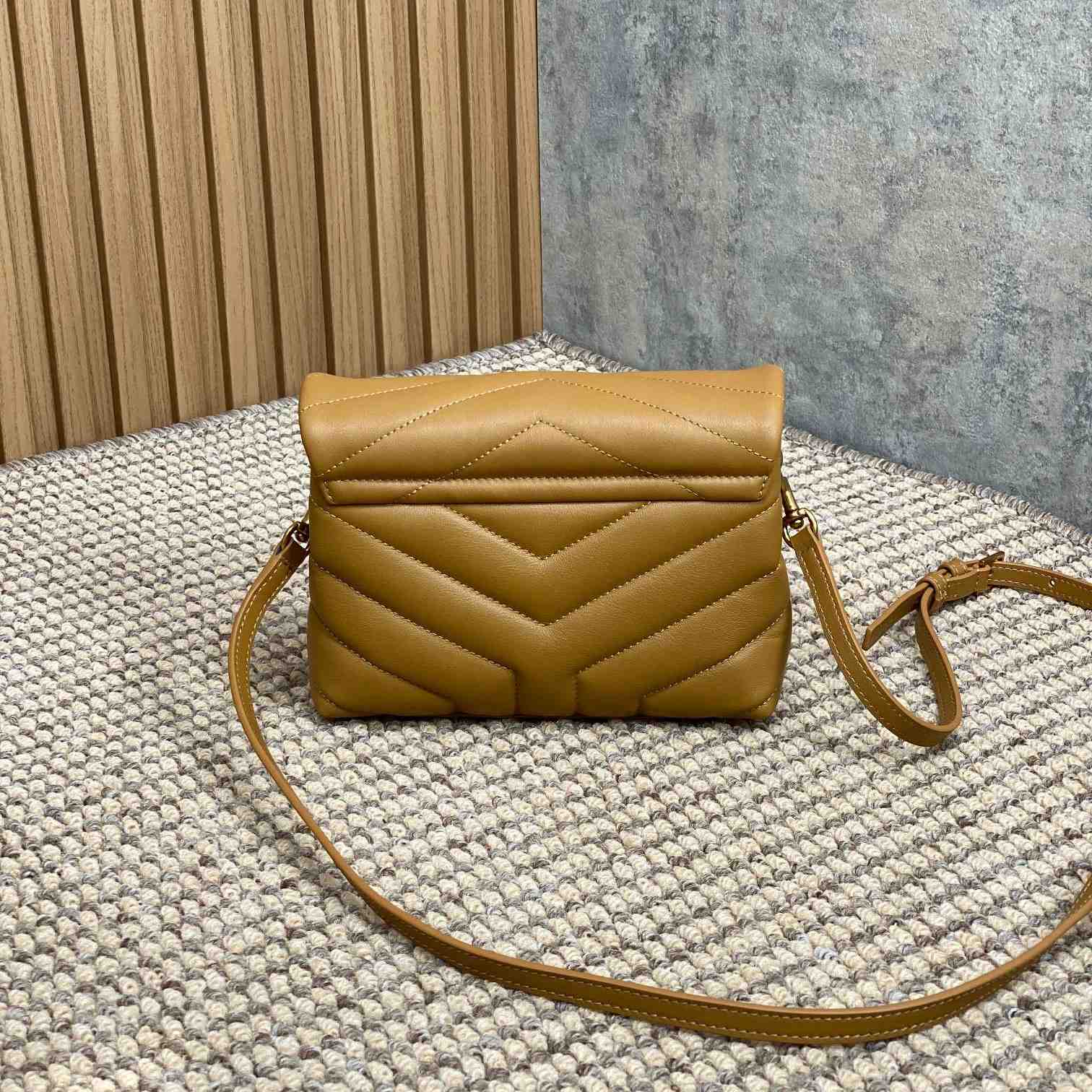 Saint Laurent Loulou Shoulder Bag   20x7x15cm - PerfectKickZ