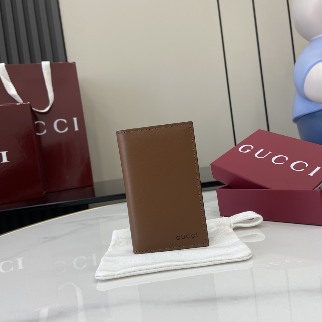Gucci GG Emblem Bi-fold Embossed Card Case - PerfectKickZ