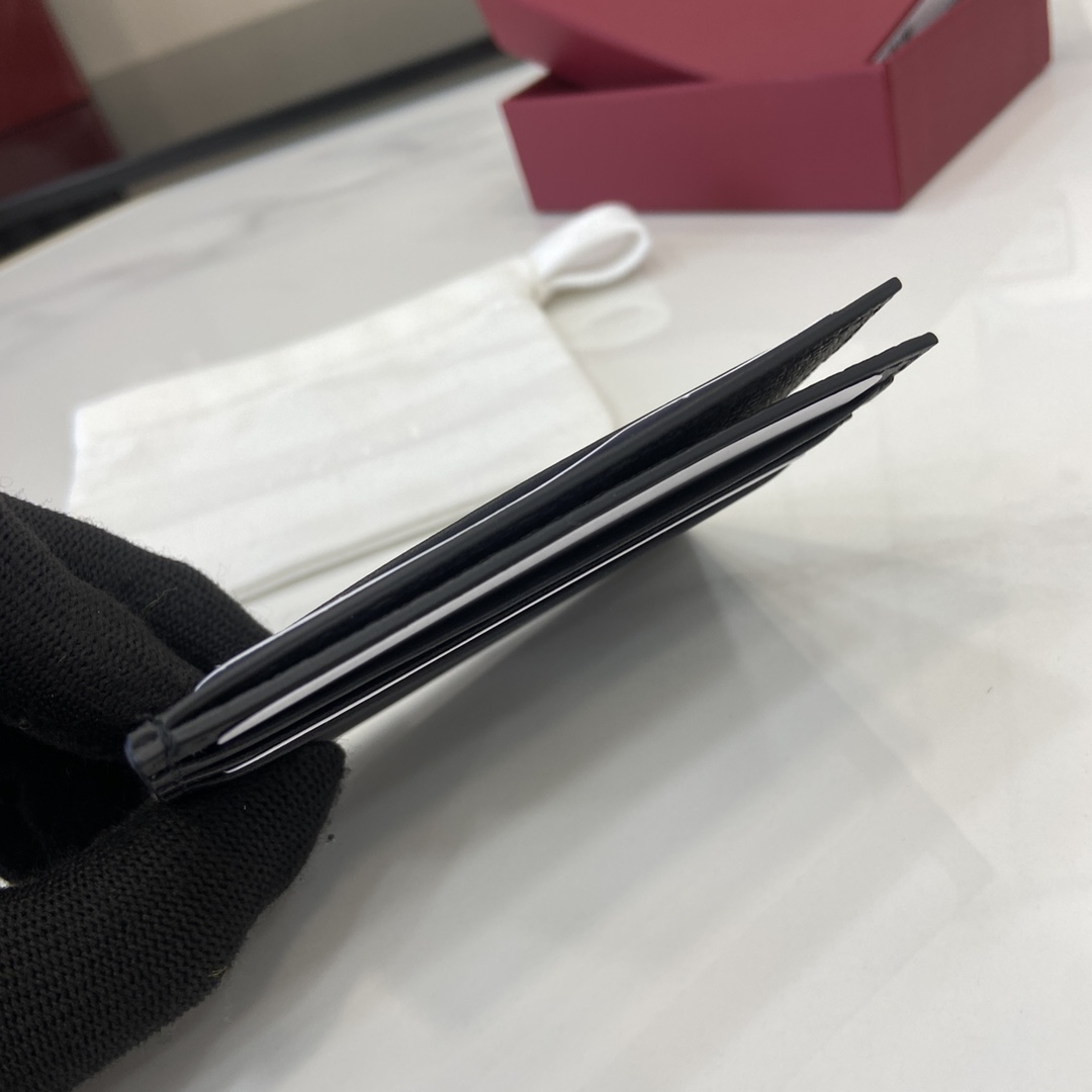 Gucci GG Emblem Embossed Card Case - PerfectKickZ