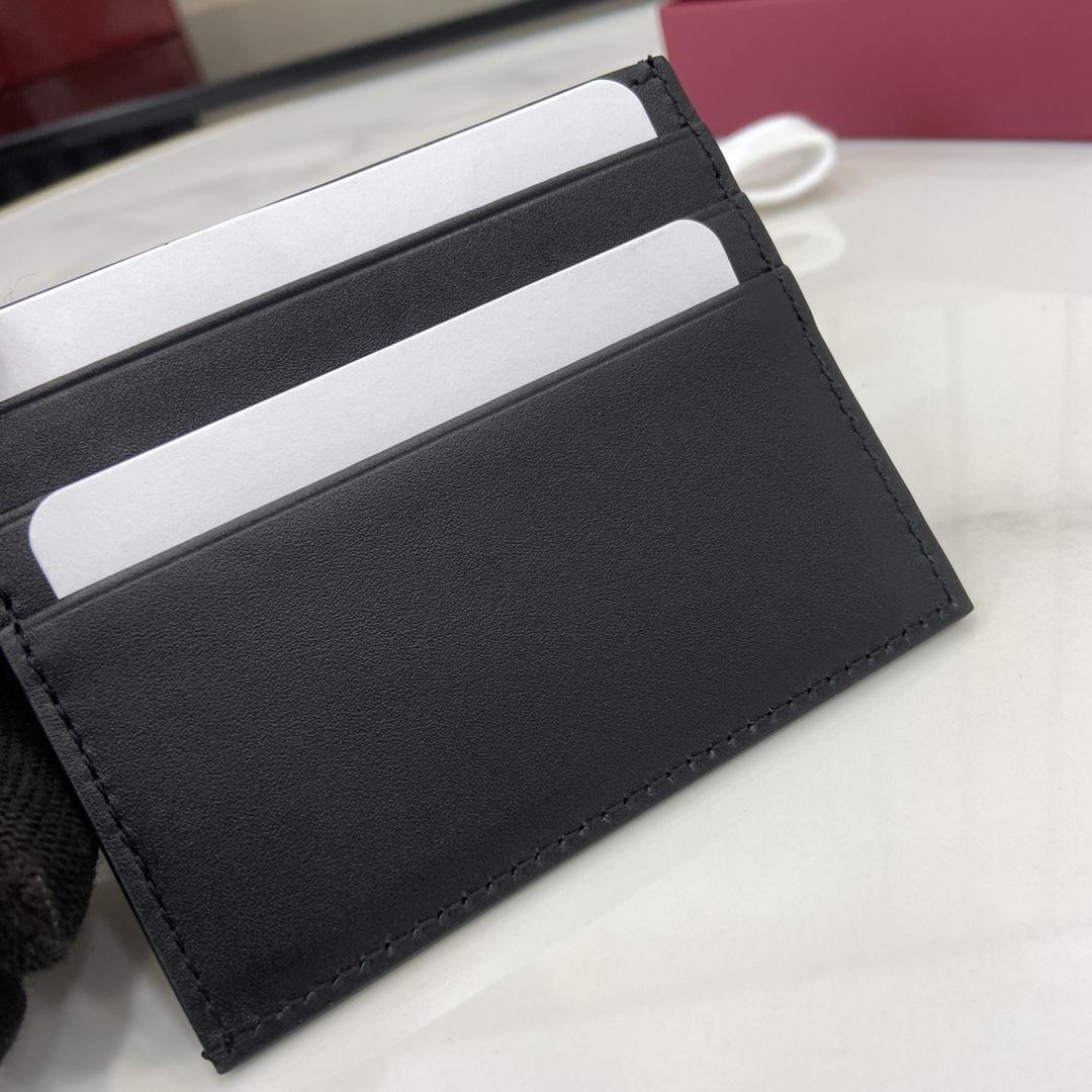 Gucci GG Emblem Embossed Card Case - PerfectKickZ
