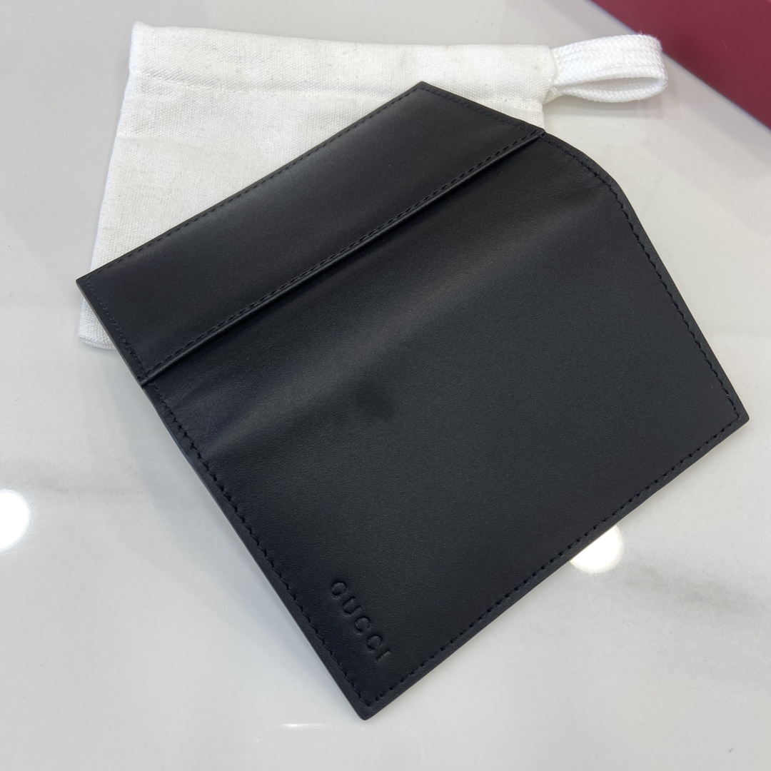 Gucci GG Emblem Bi-fold Embossed Card Case - PerfectKickZ