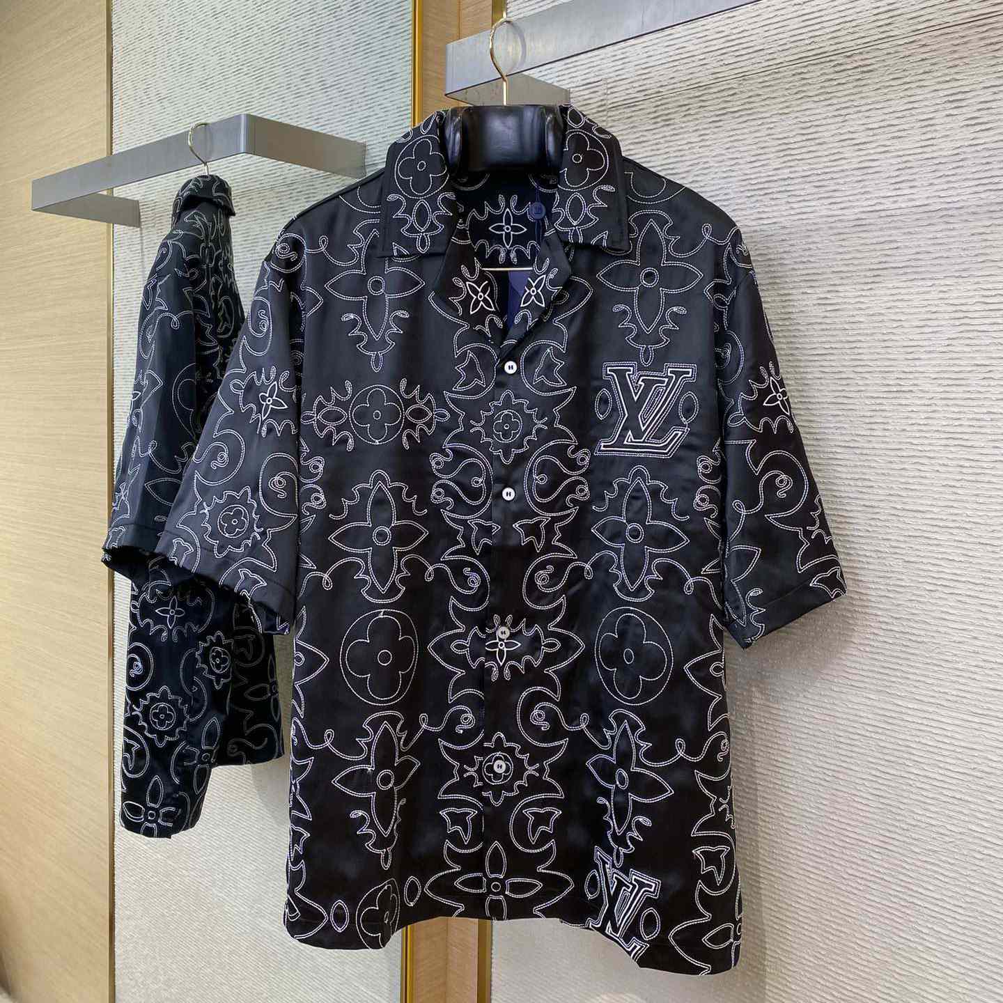 Louis Vuitton Printed Short-Sleeved Silk Shirt   1AFWS9 - PerfectKickZ