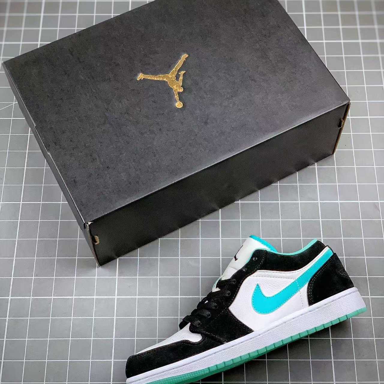 Air Jordan 1 Low Sneaker   CQ9828-131 - 
