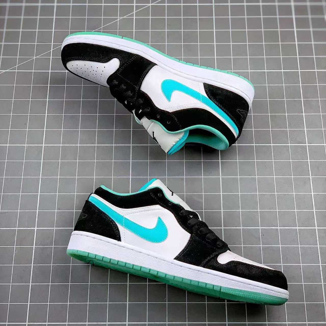 Air Jordan 1 Low Sneaker   CQ9828-131 - 