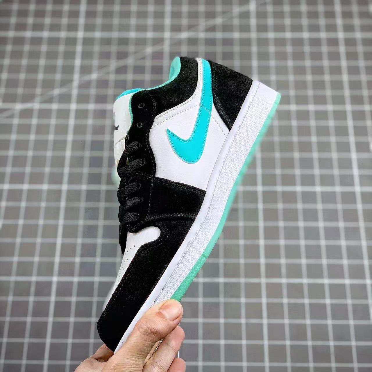 Air Jordan 1 Low Sneaker   CQ9828-131 - 